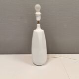 Large table lamp in white porcelain, designed by Axel Larsen for his own company Axella  in the 70s