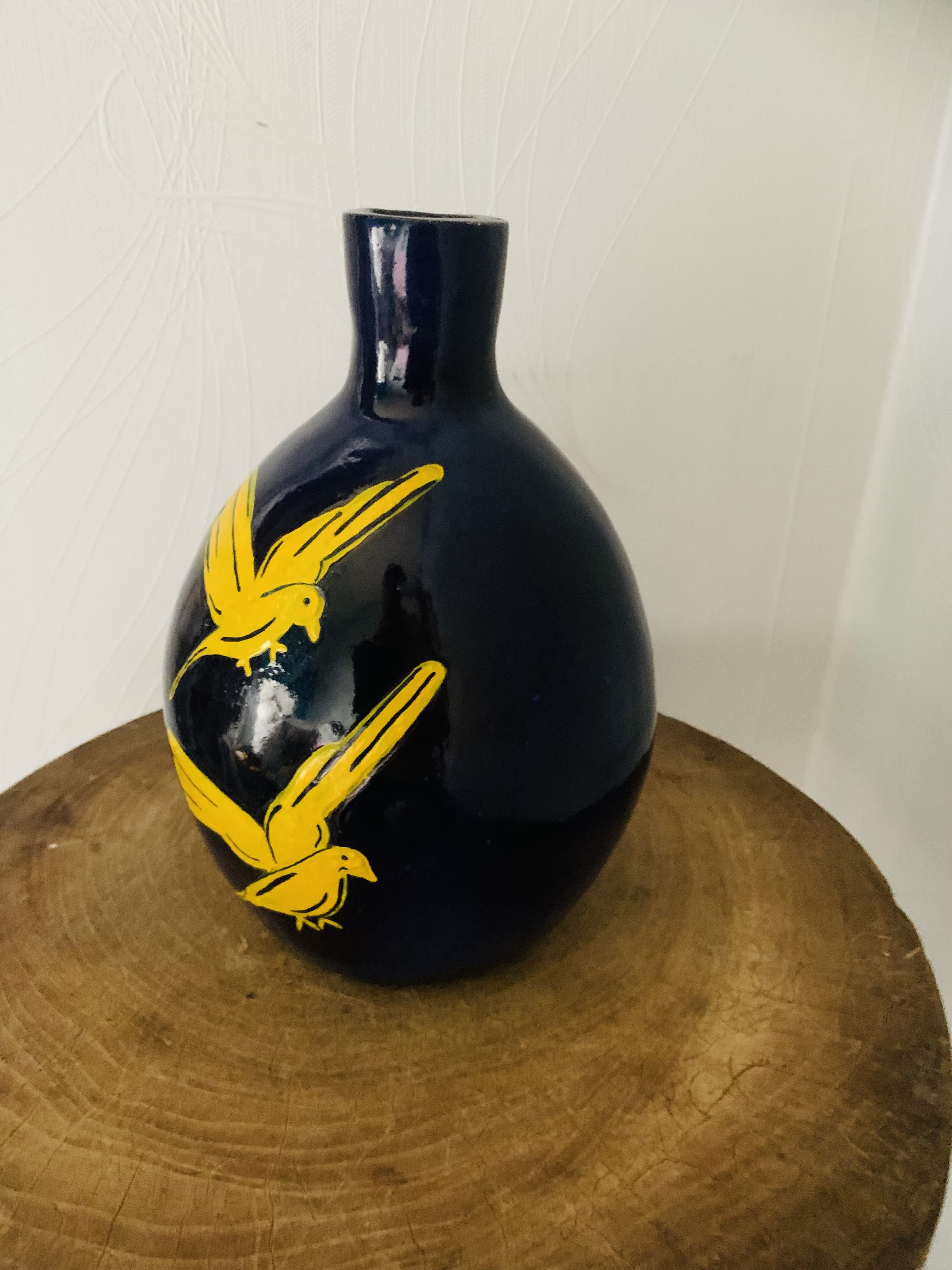 Ceramic vase decorated with birds