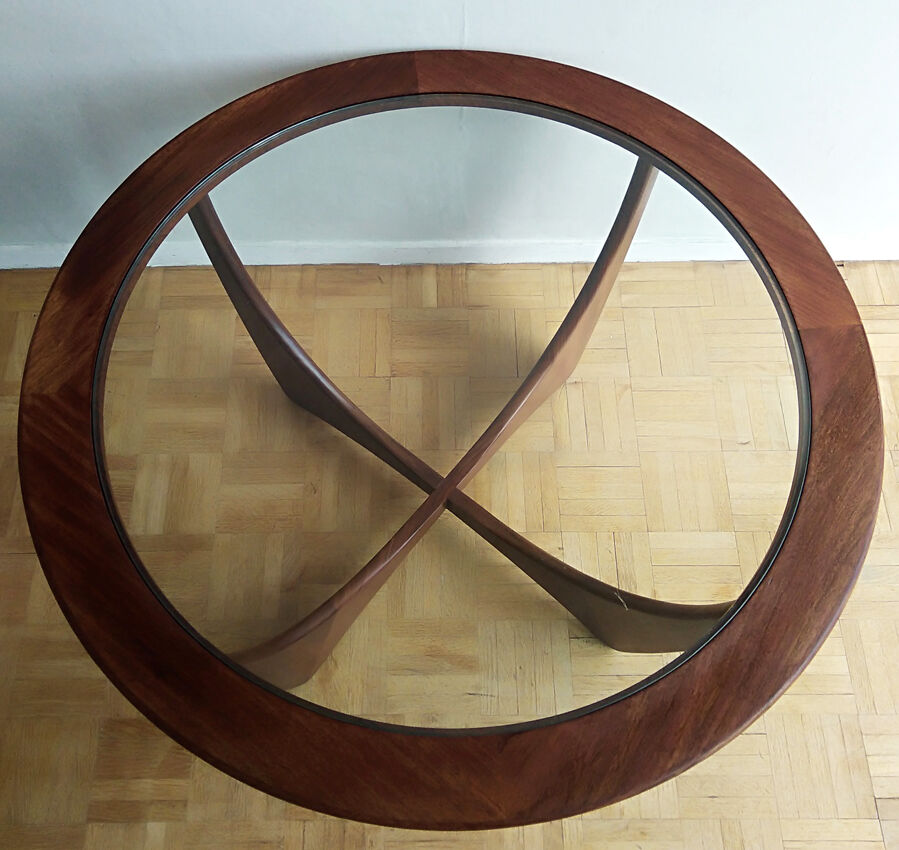 Table basse ronde en teck modèle Astro par Victor Wilkins édition G Plan 1960
