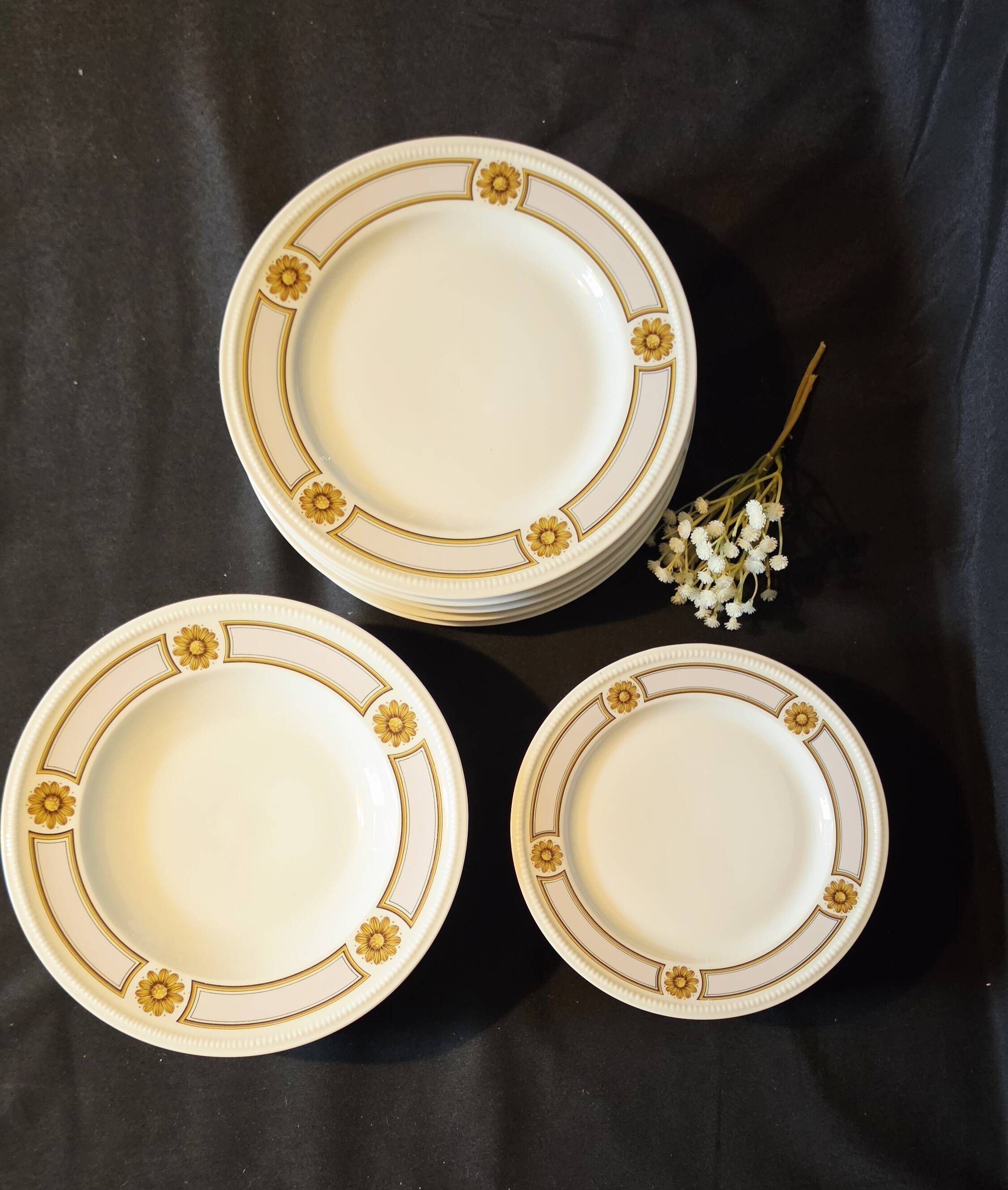 Limoges porcelain table service by Bernardaud, model "Trianon", 2
