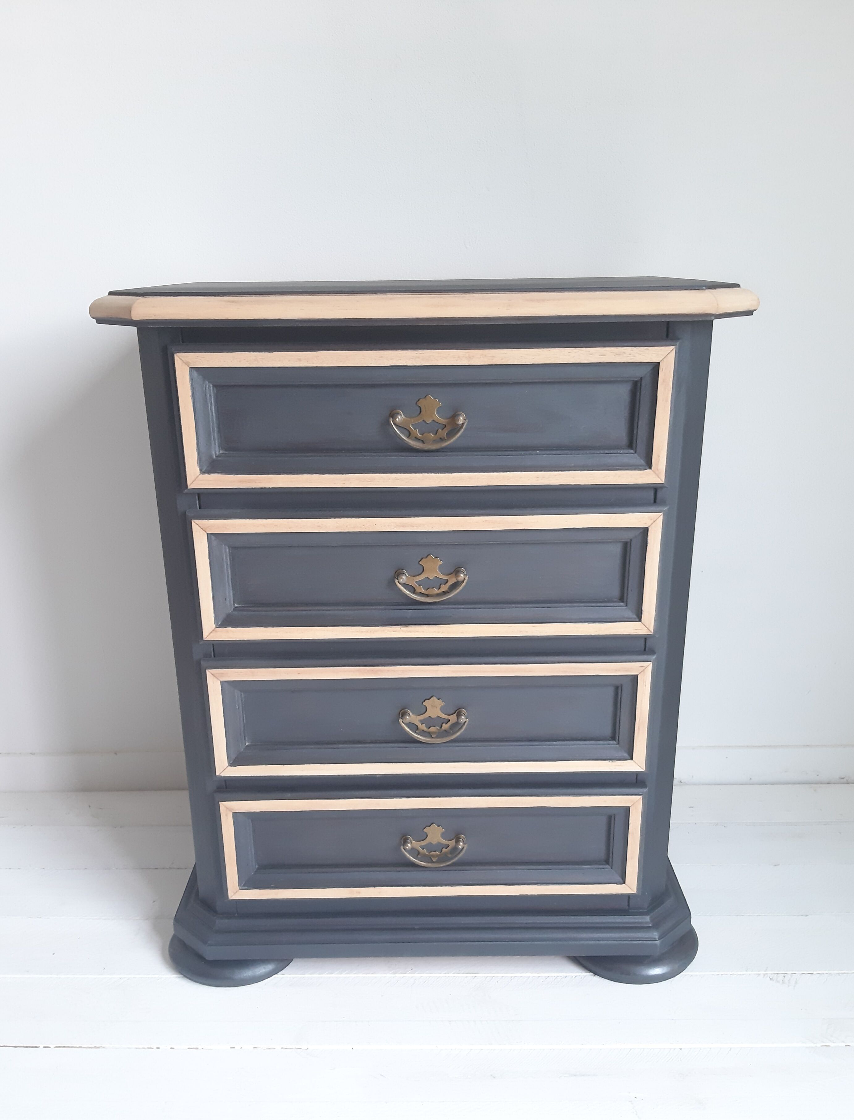 Extra chest of drawers