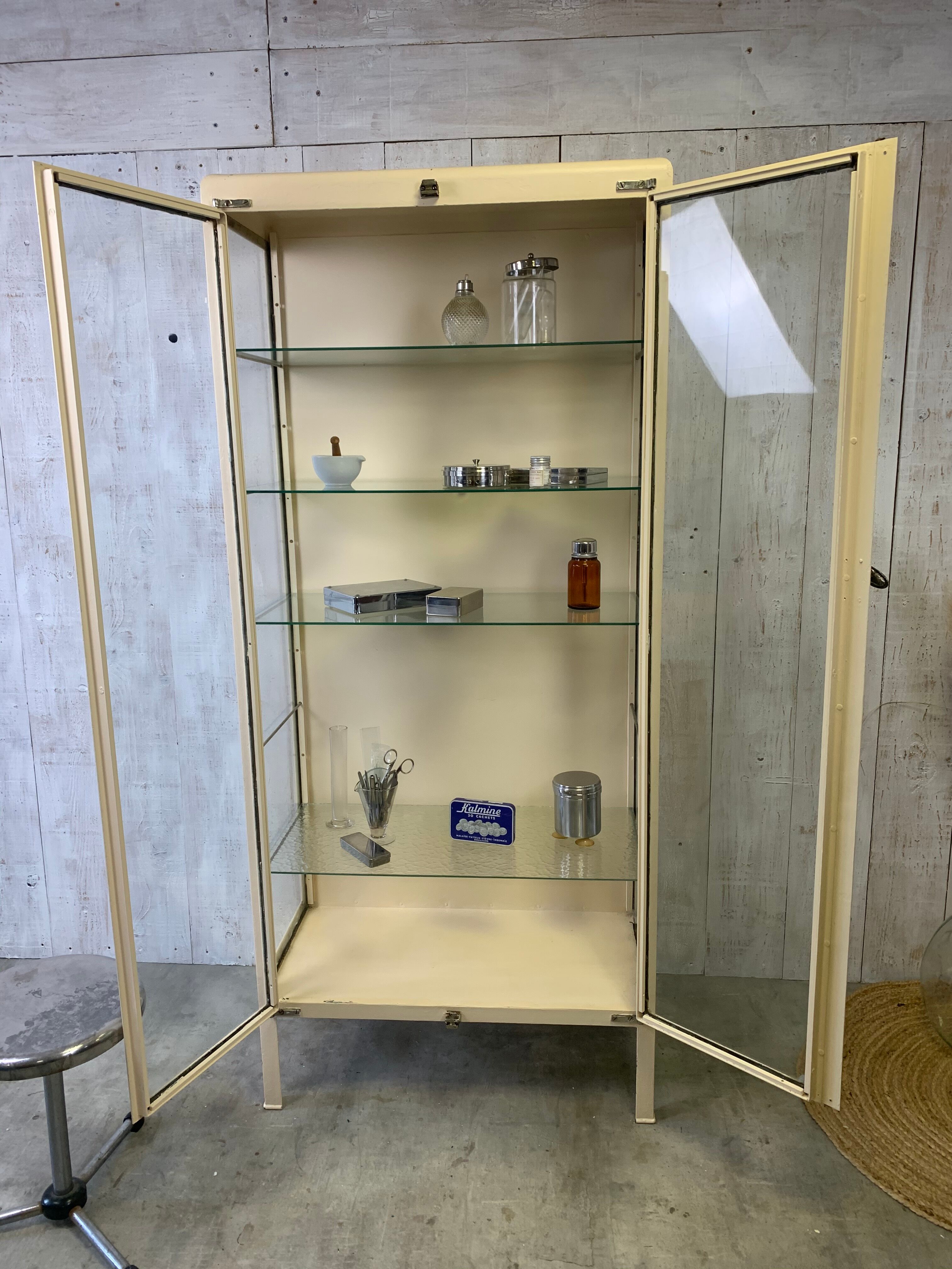 Infirmary cabinet