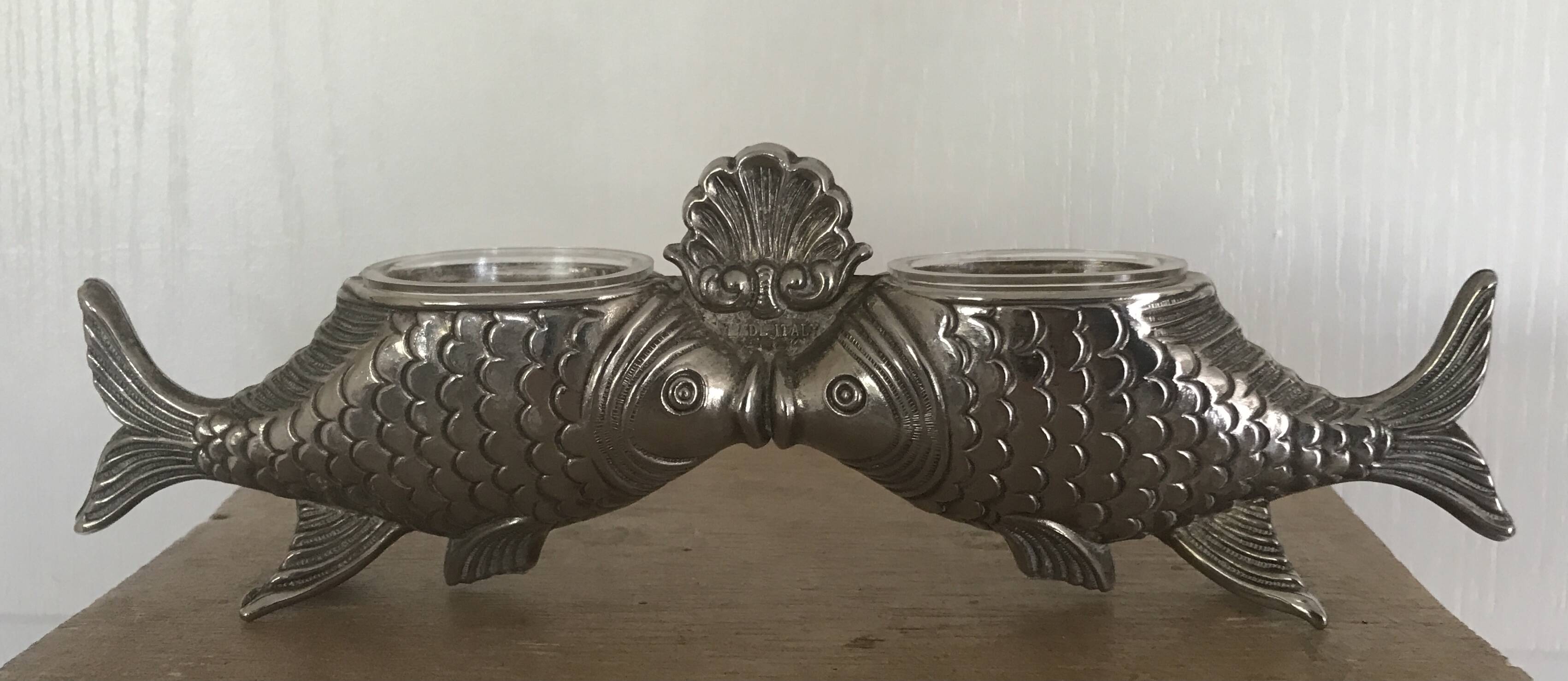 Salt and pepper shaker holder with a pair of fish in metal, Italian design