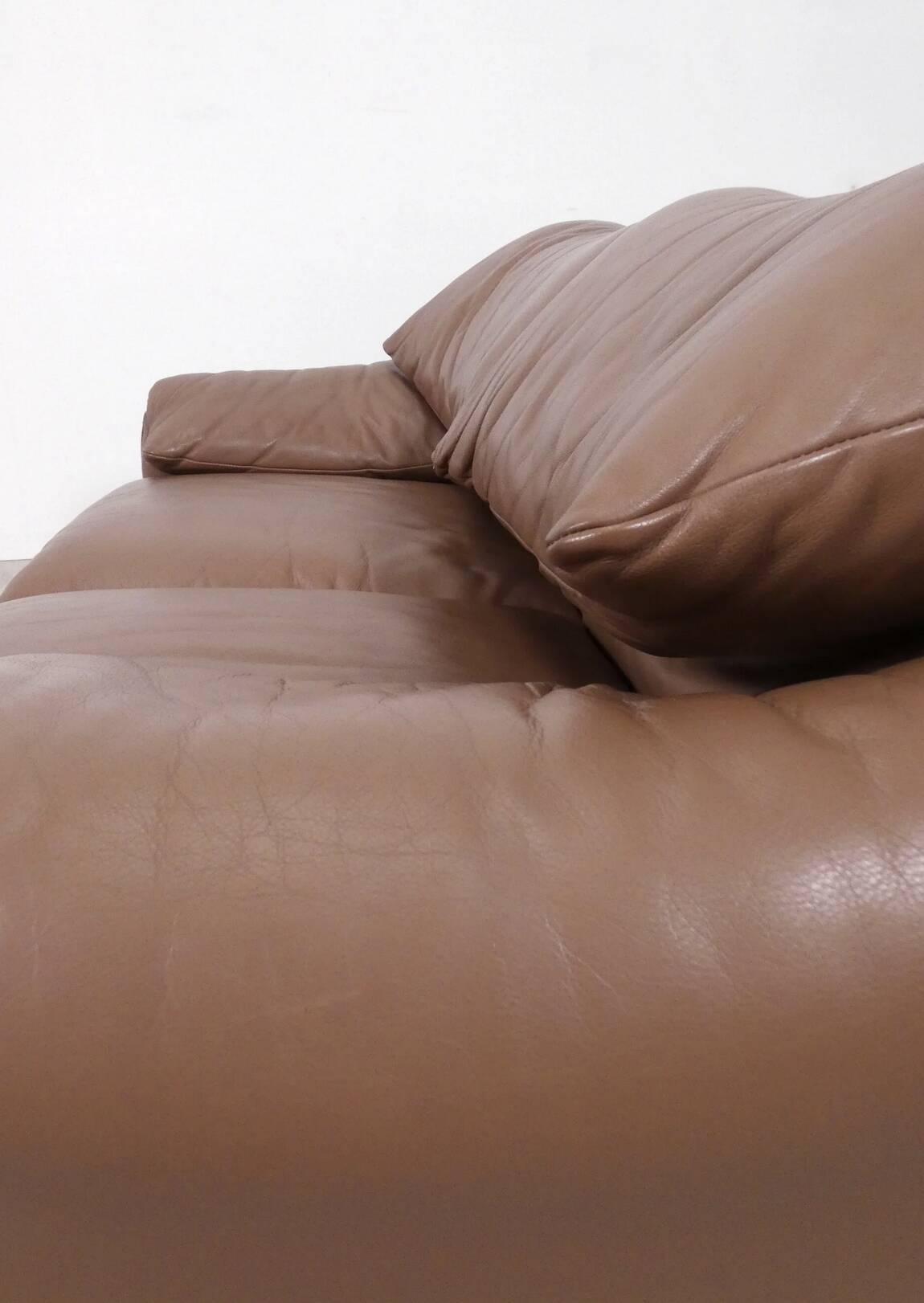 Set of Cassina Maralunga 2 seaters in mocca leather