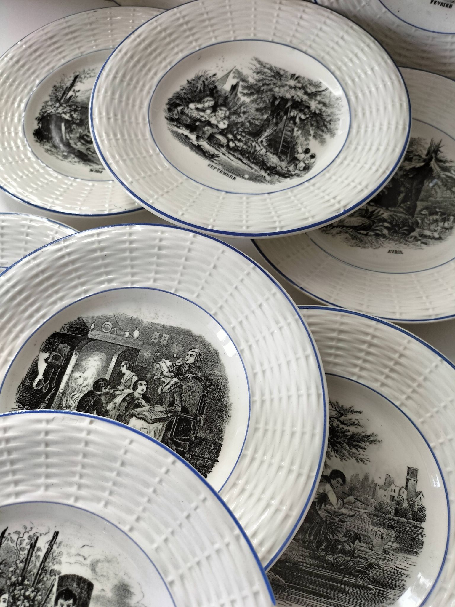 Complete set of 12 plates Digoin Sarreguemines – The 12 months (1900-1920)