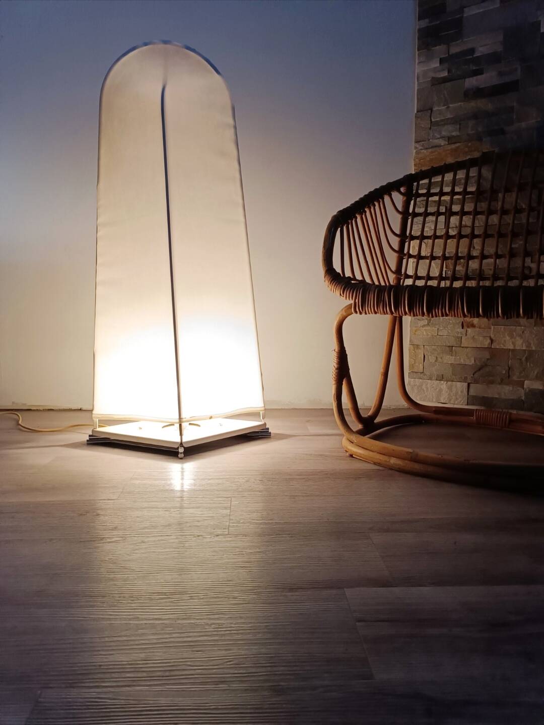Lampe sol Kazuki par Kazuhide Takahama pour Sirrah 1970 Première édition