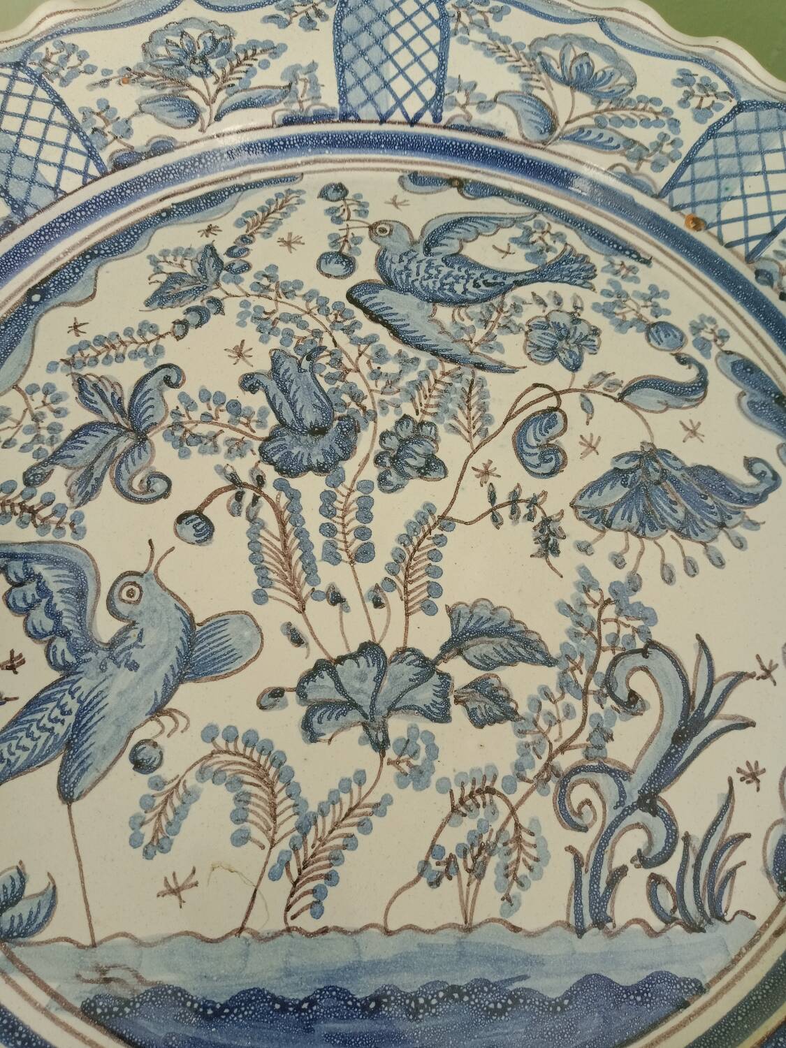 Decorative earthenware dish