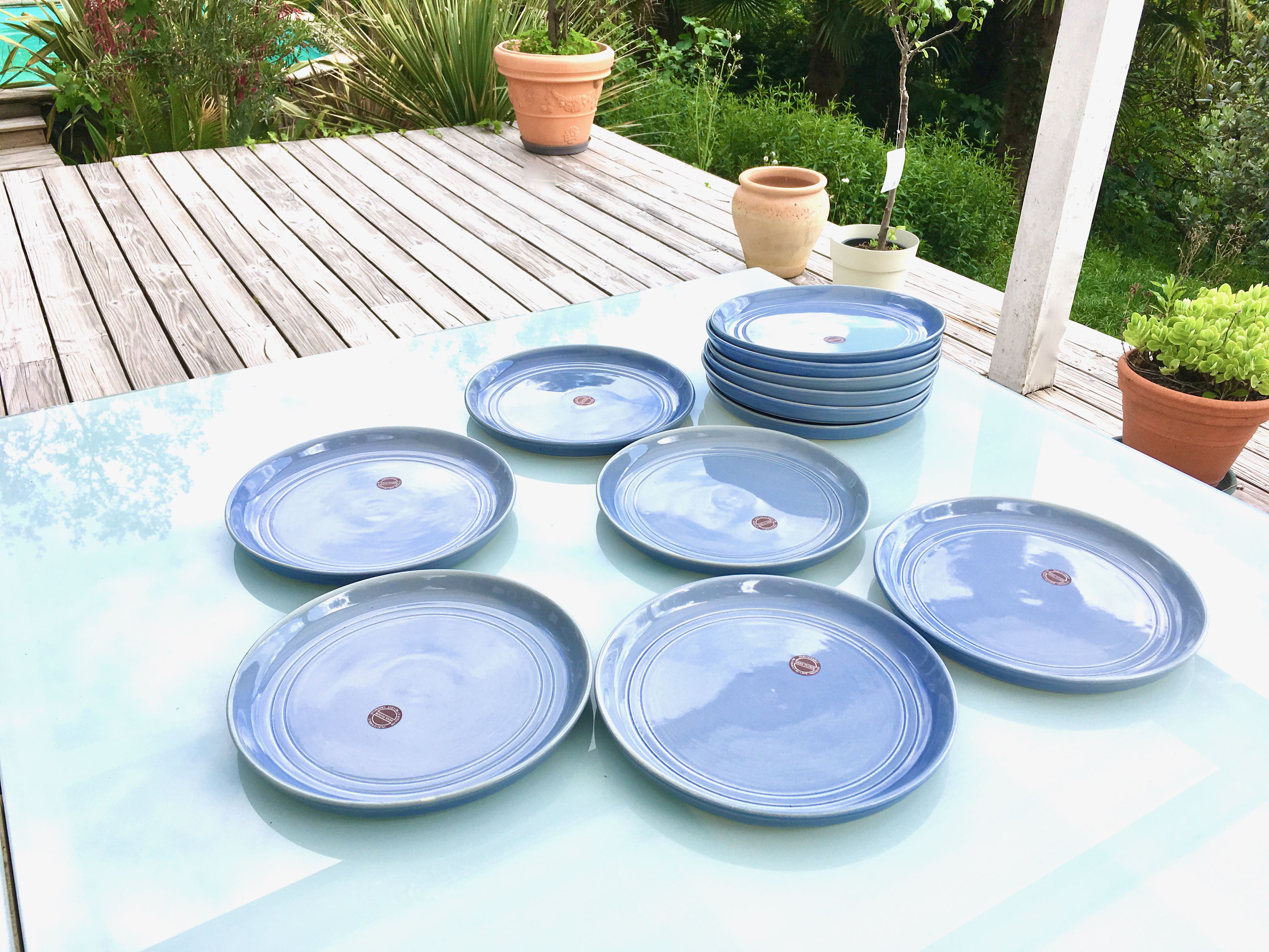 Set de 10 assiettes plates en grès bleu lavande