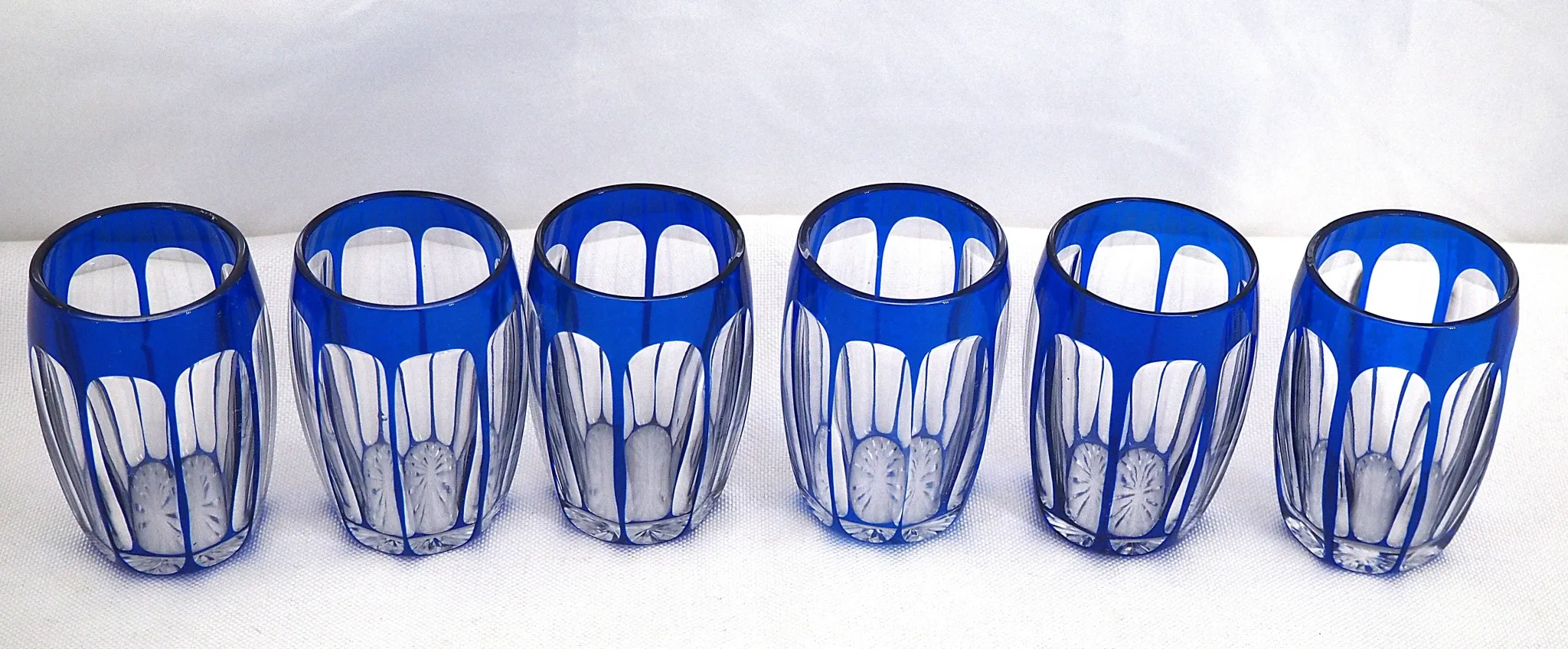 Saint Louis, 6 liqueur glasses, double blue crystal, excellent condition, Art Deco.