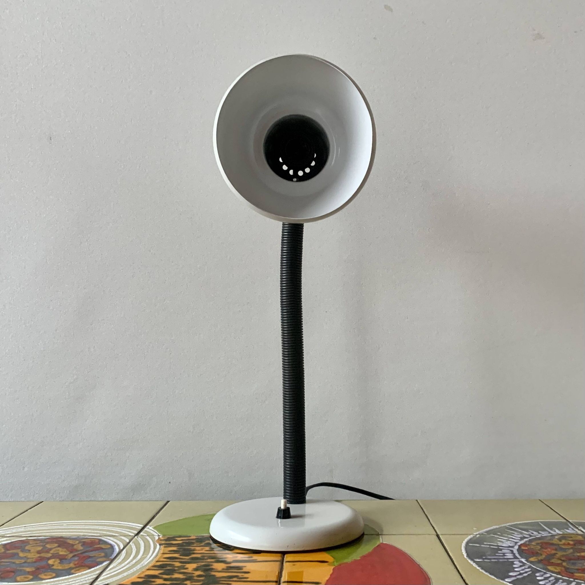 Lampe de bureau métallique vintage blanche et noire