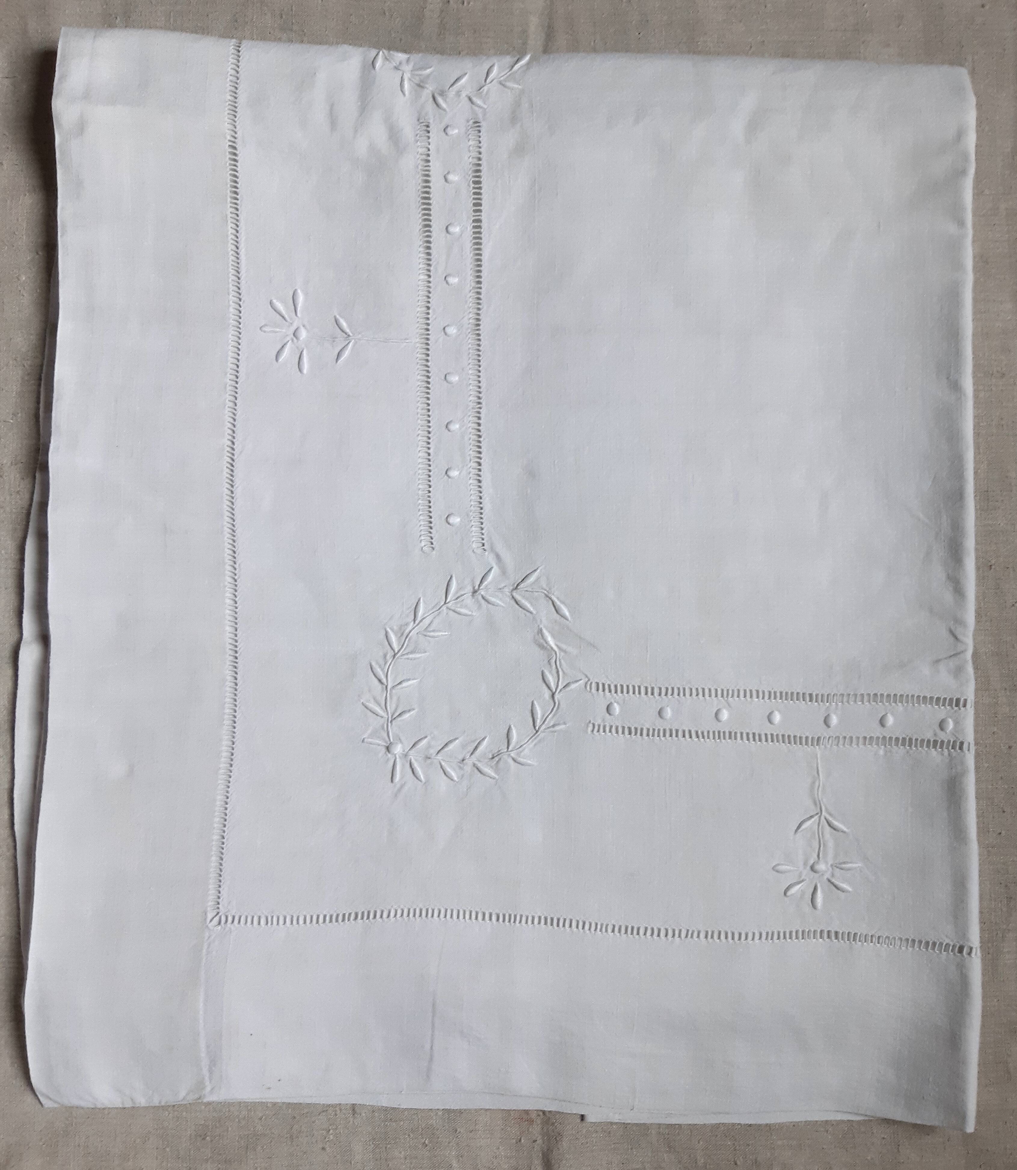 Drap ancien brodé en coton/lin monogrammé BL