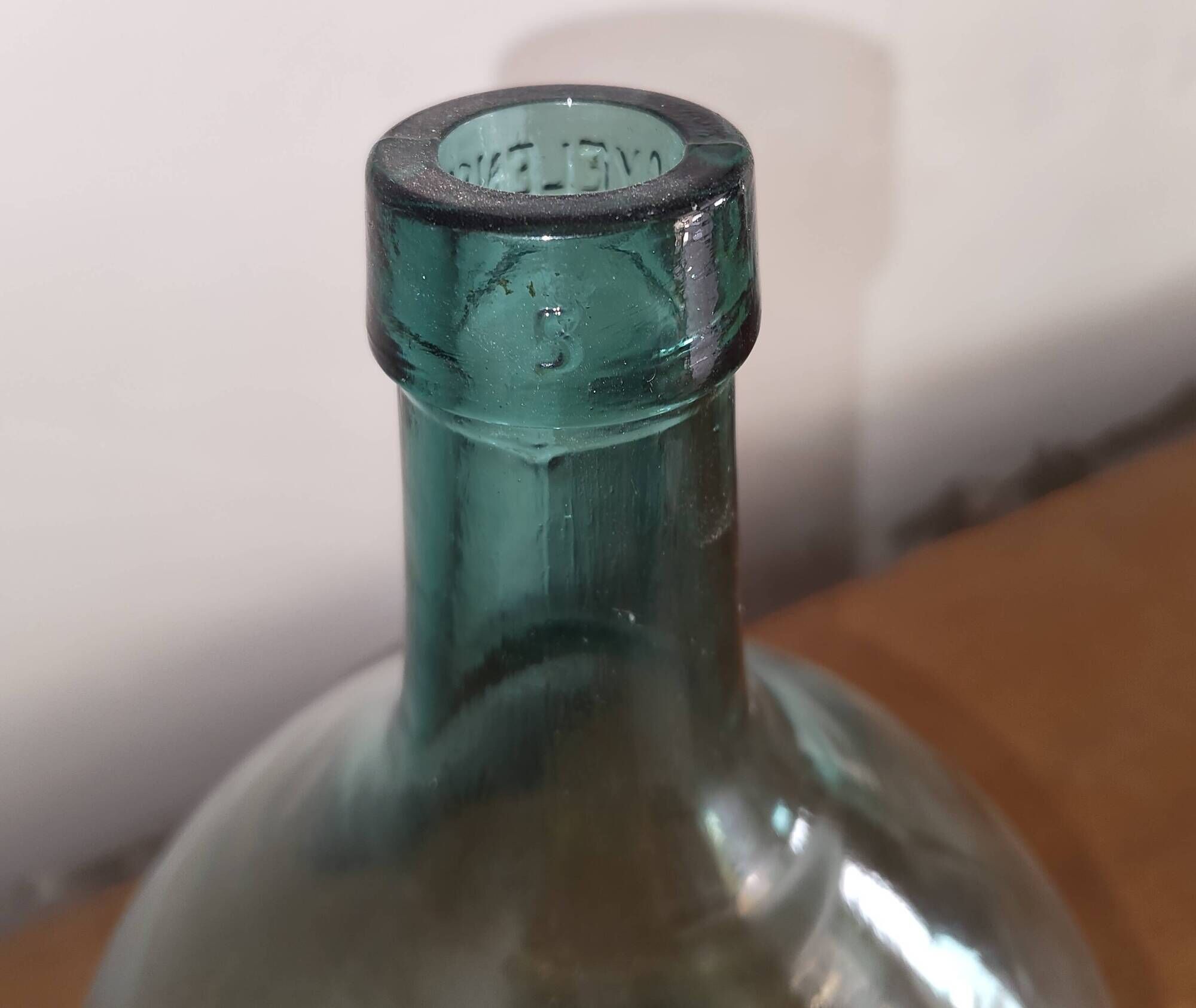 Old dame-jeanne signed v. ayelense - luminous turquoise glass