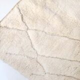 Moroccan Berber carpet Beni Ouarain ecru plain with engraved diamonds 247x154cm