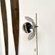 Lampadaire moderniste en métal chromé