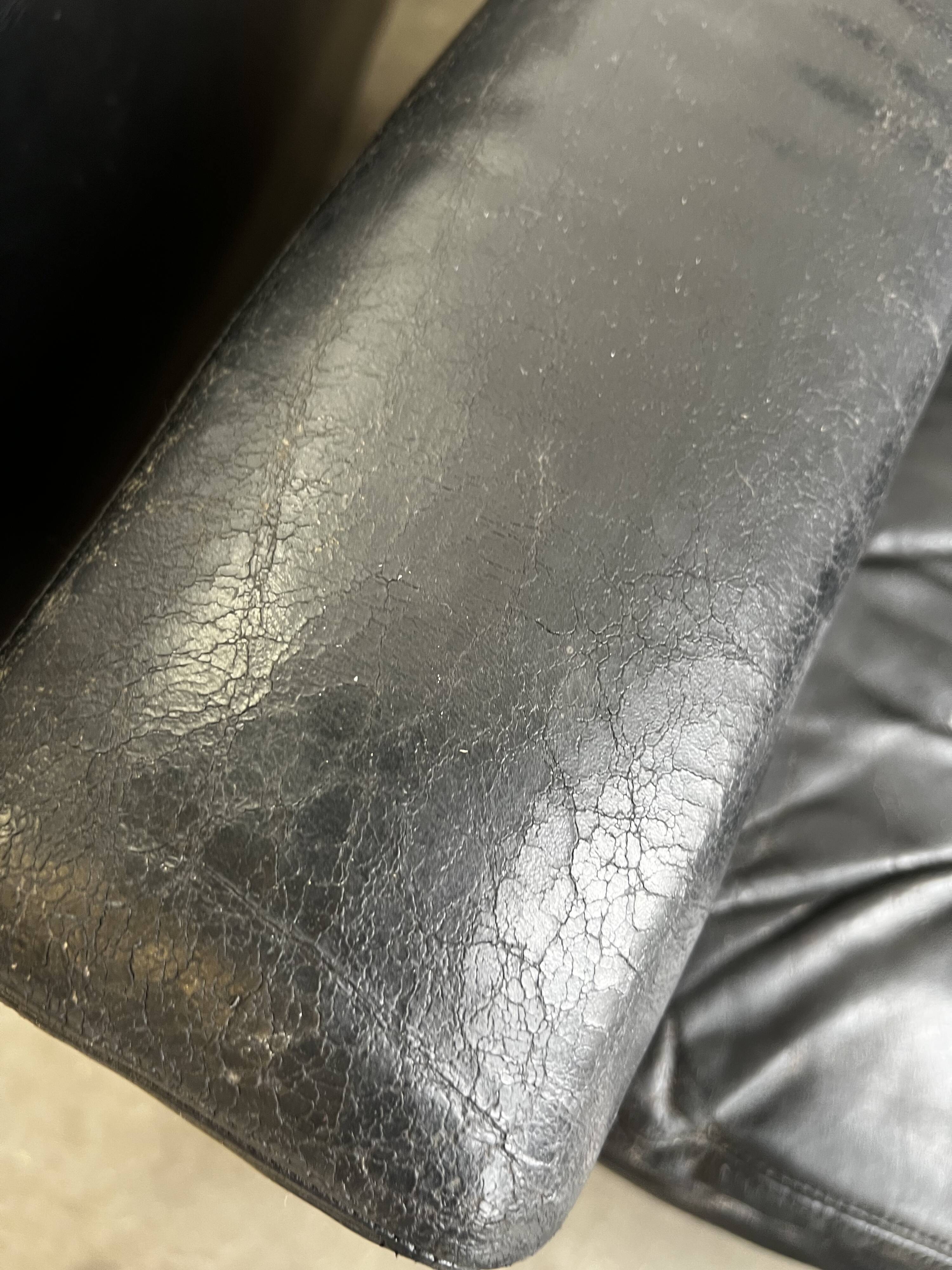 Set of 2 vintage individual seats/armchairs/club seats