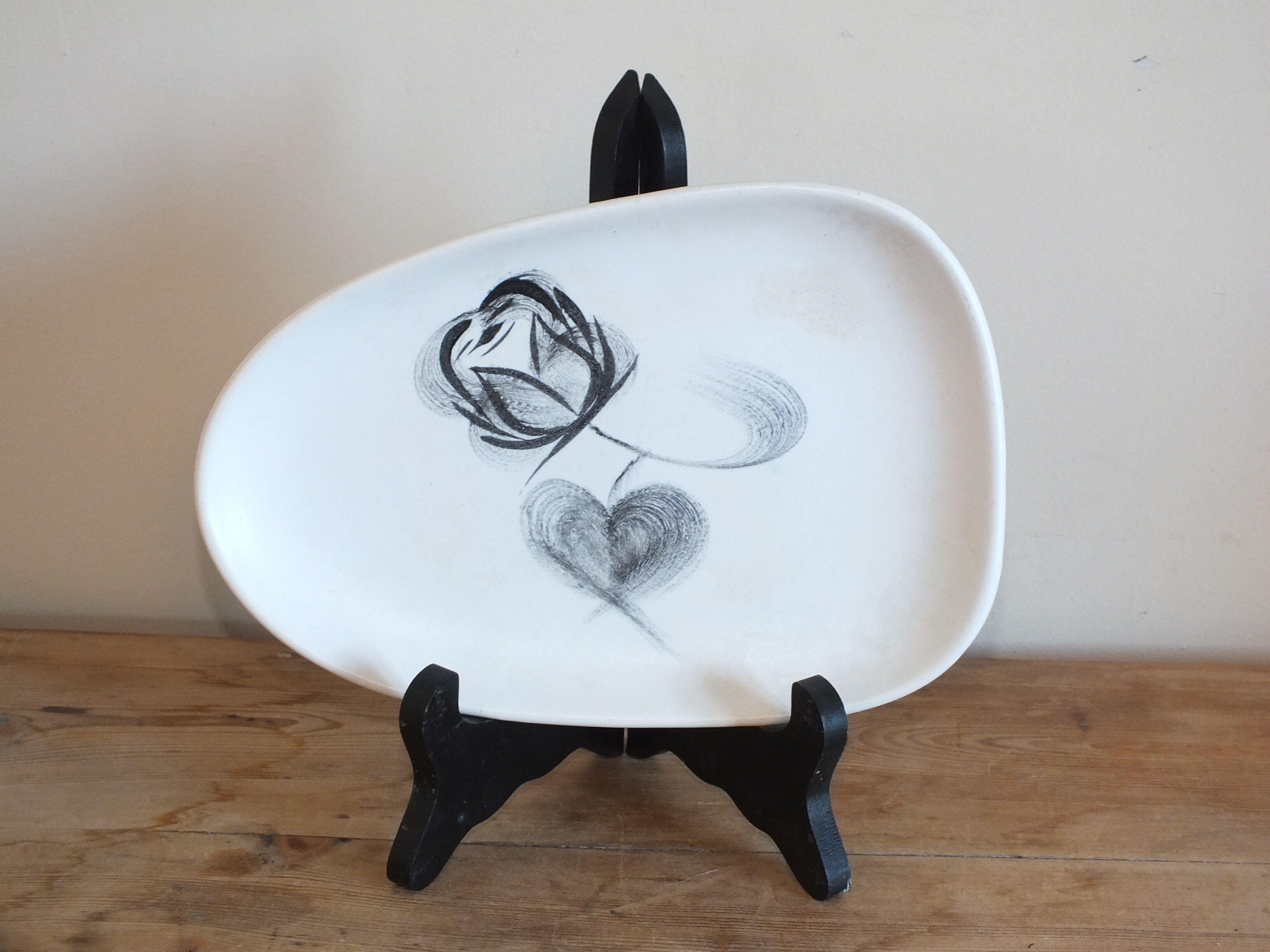 Ravier vintage forme libre Niderviller modèle rose noire