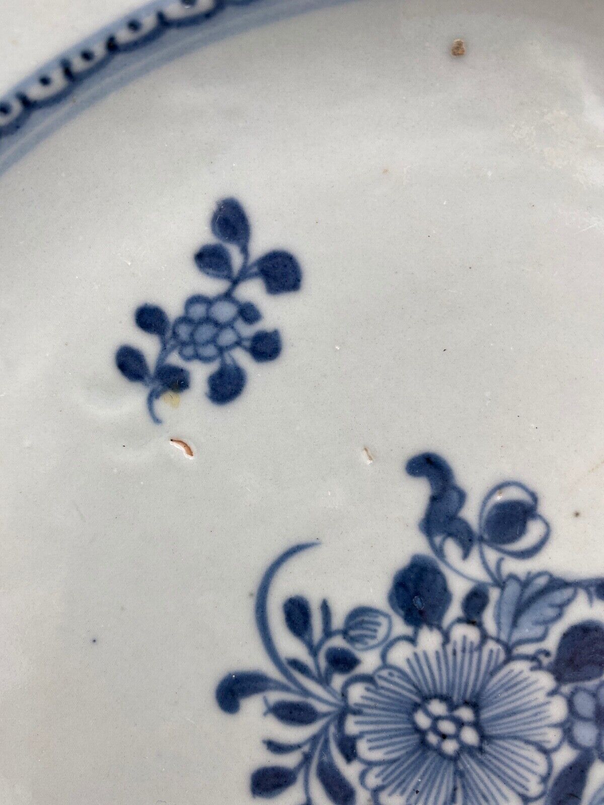 Plate in porcelain blue and white china xviii floral decoration