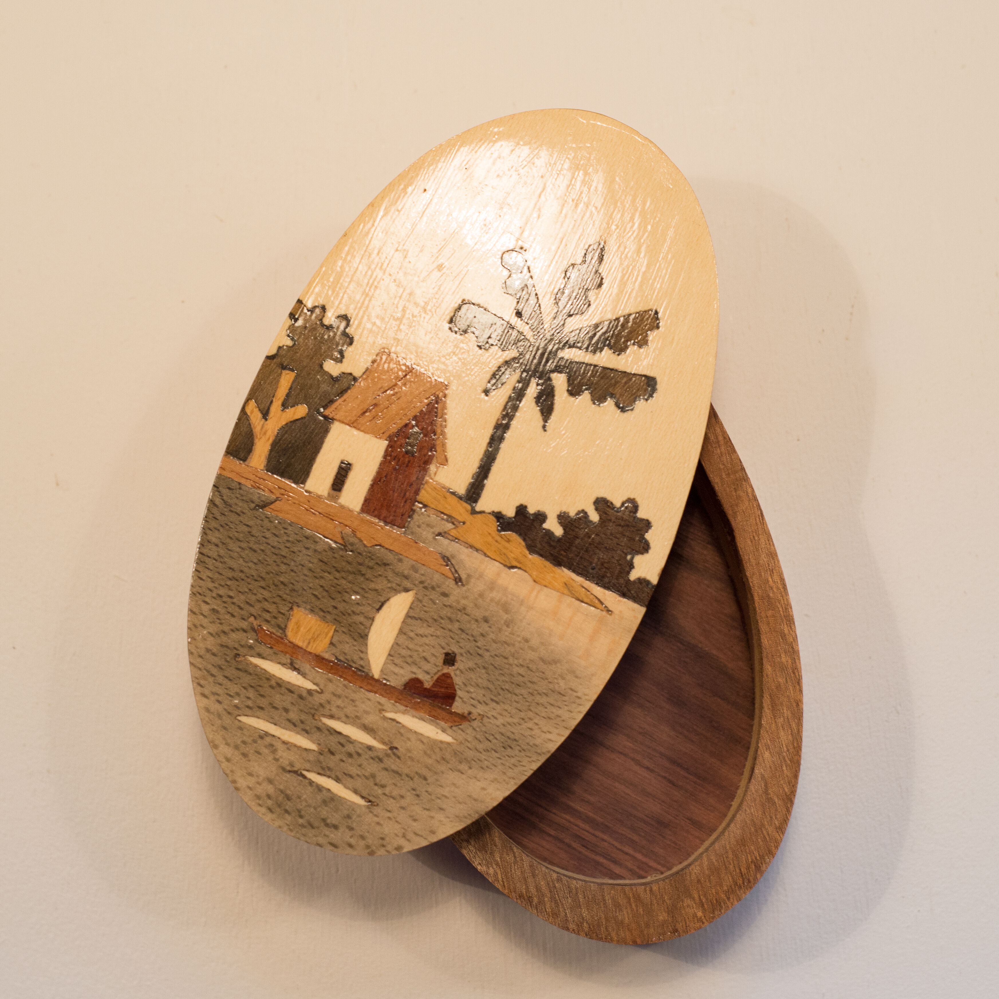 Oval wooden marquetry box