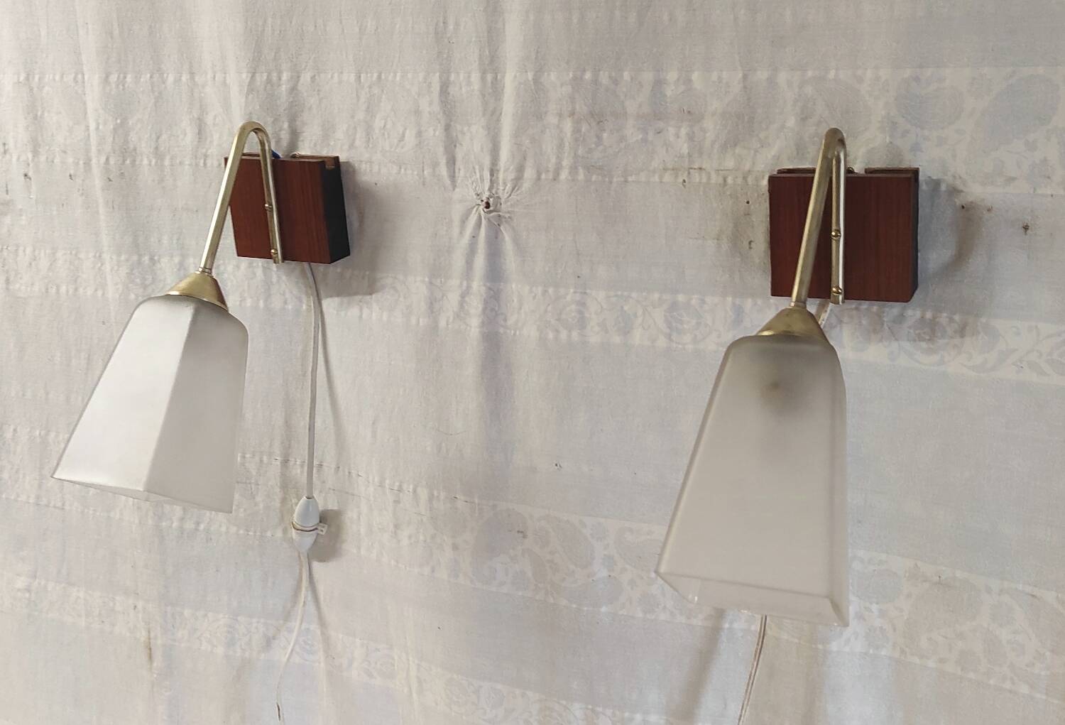 Vintage wall lights in wood, brass and glass - mid. 20th century