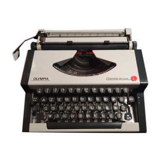 Olympia Traveller Typewriter luxury White as New
