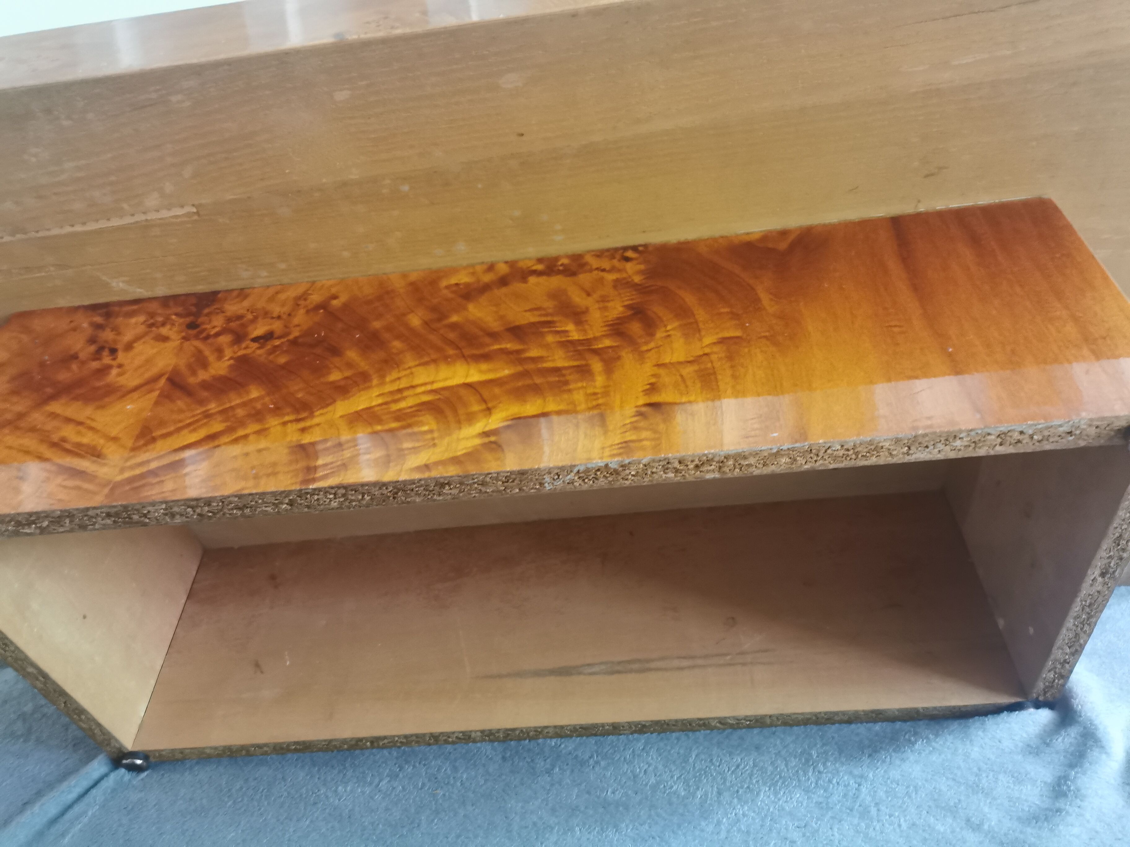 Table basse en loupe d'orme