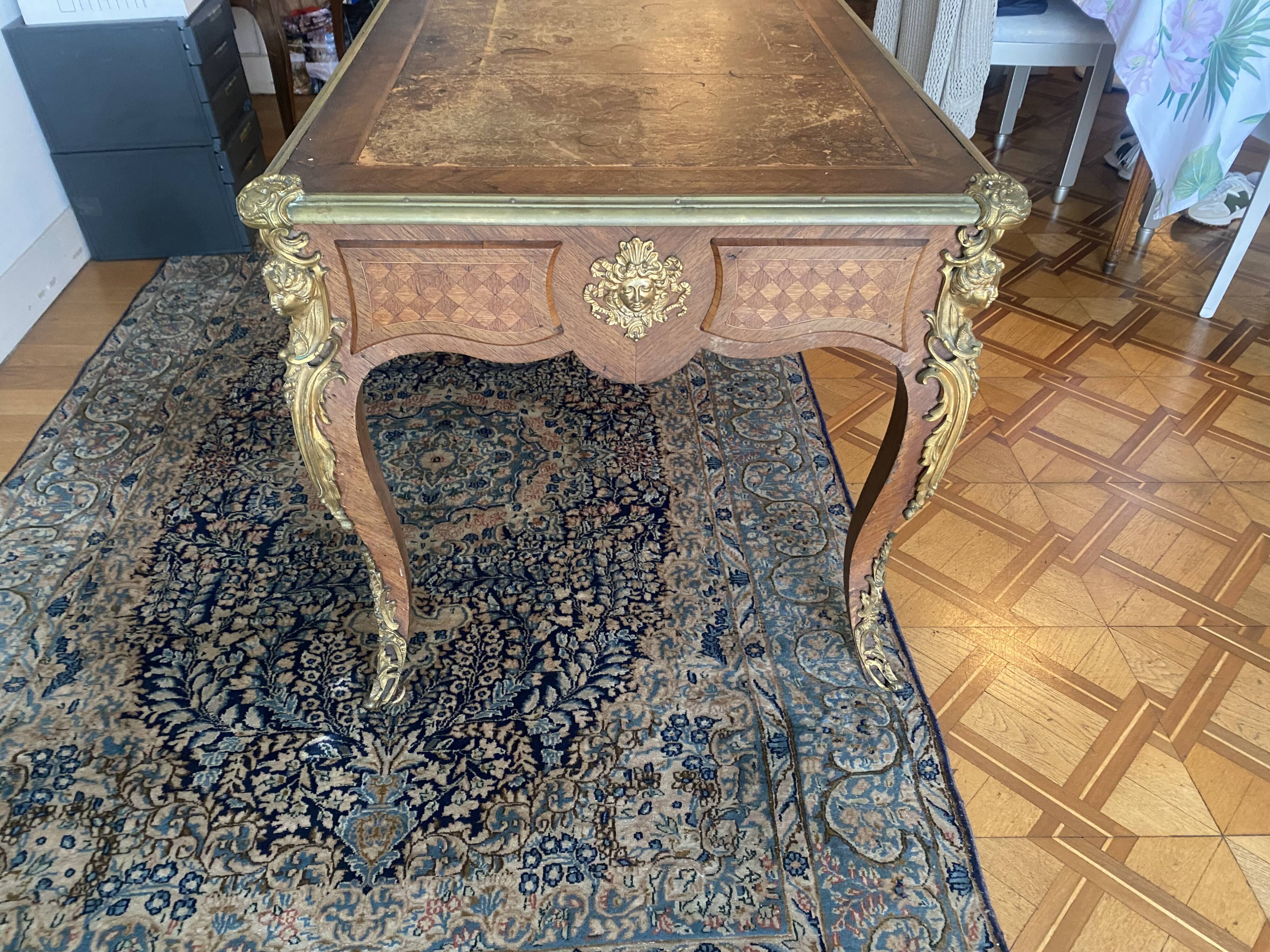 Bureau plat marqueté style Louis XV