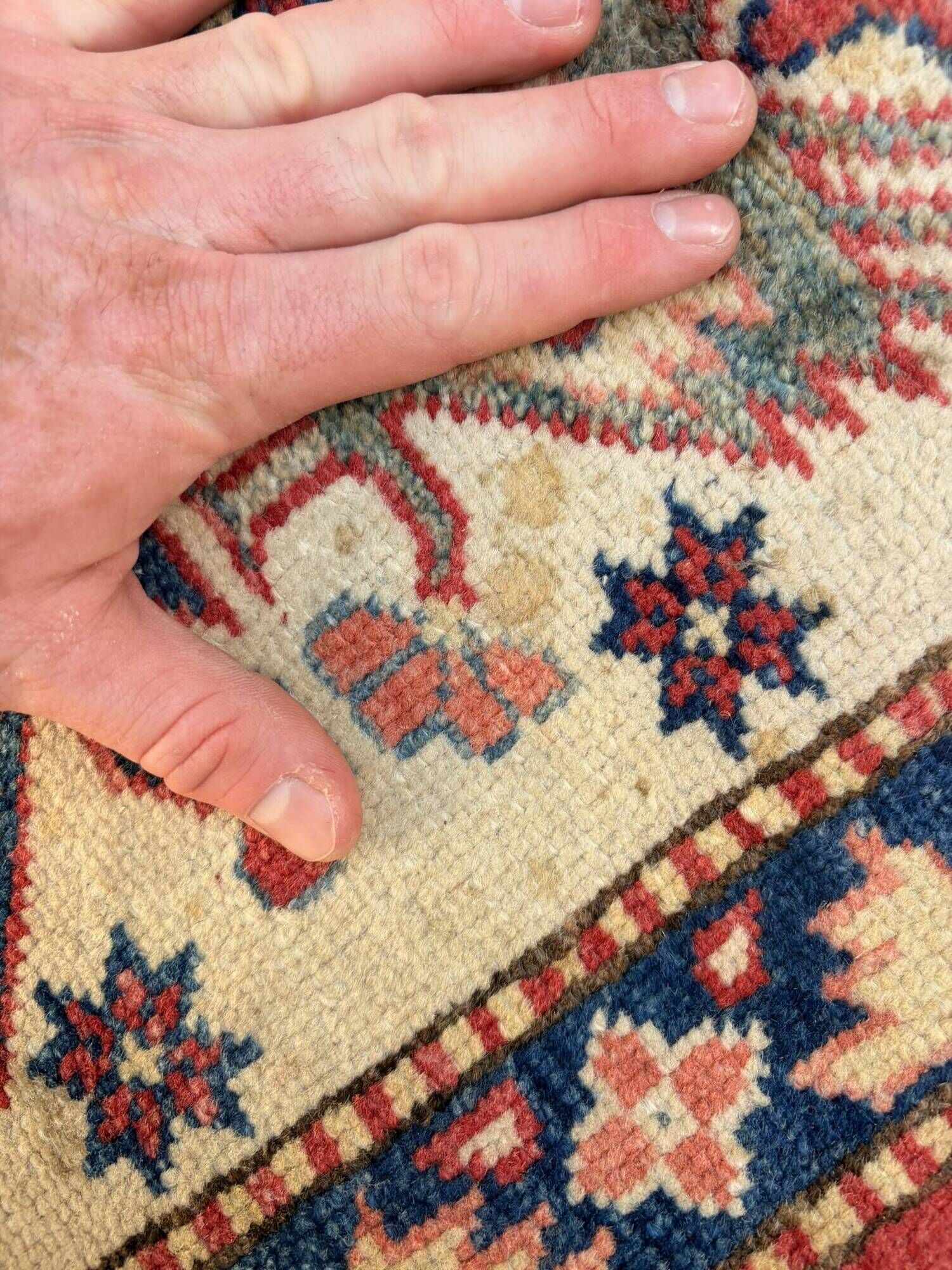 Antique Caucasian Shirvan carpet from the late 19th century, handmade wool, 183x275cm.