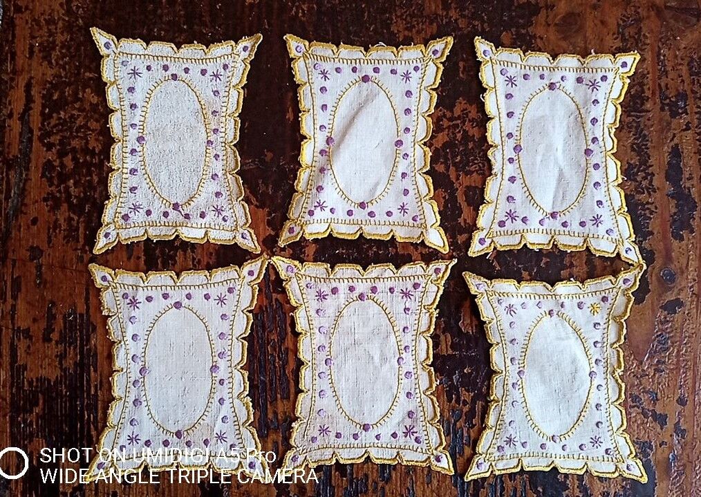 Set of 6 embroidered table decorations - 9 x 8 cm