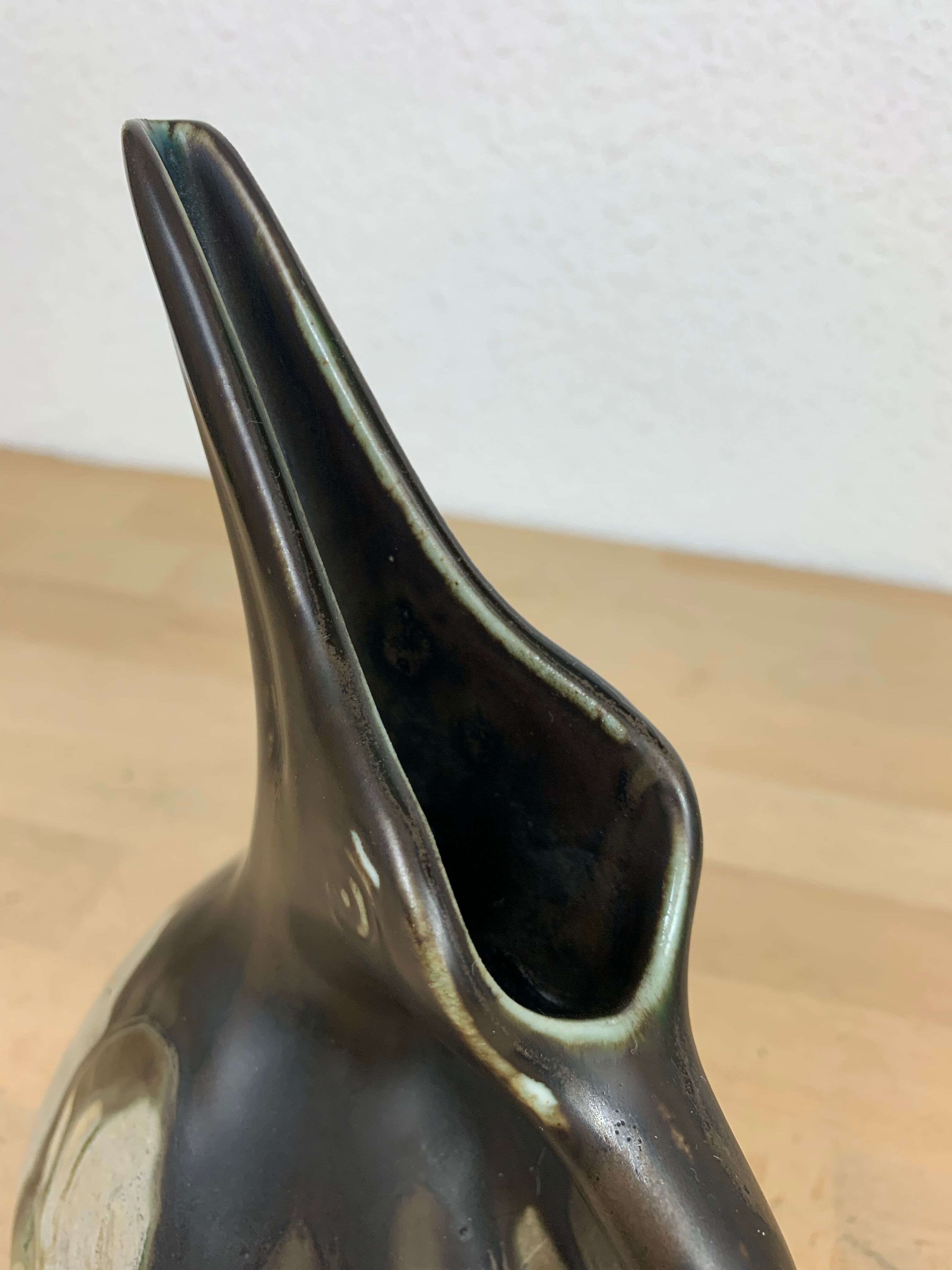 Pichet zoomorphe oiseau pélican par Gilbert Metenier, grès flammé