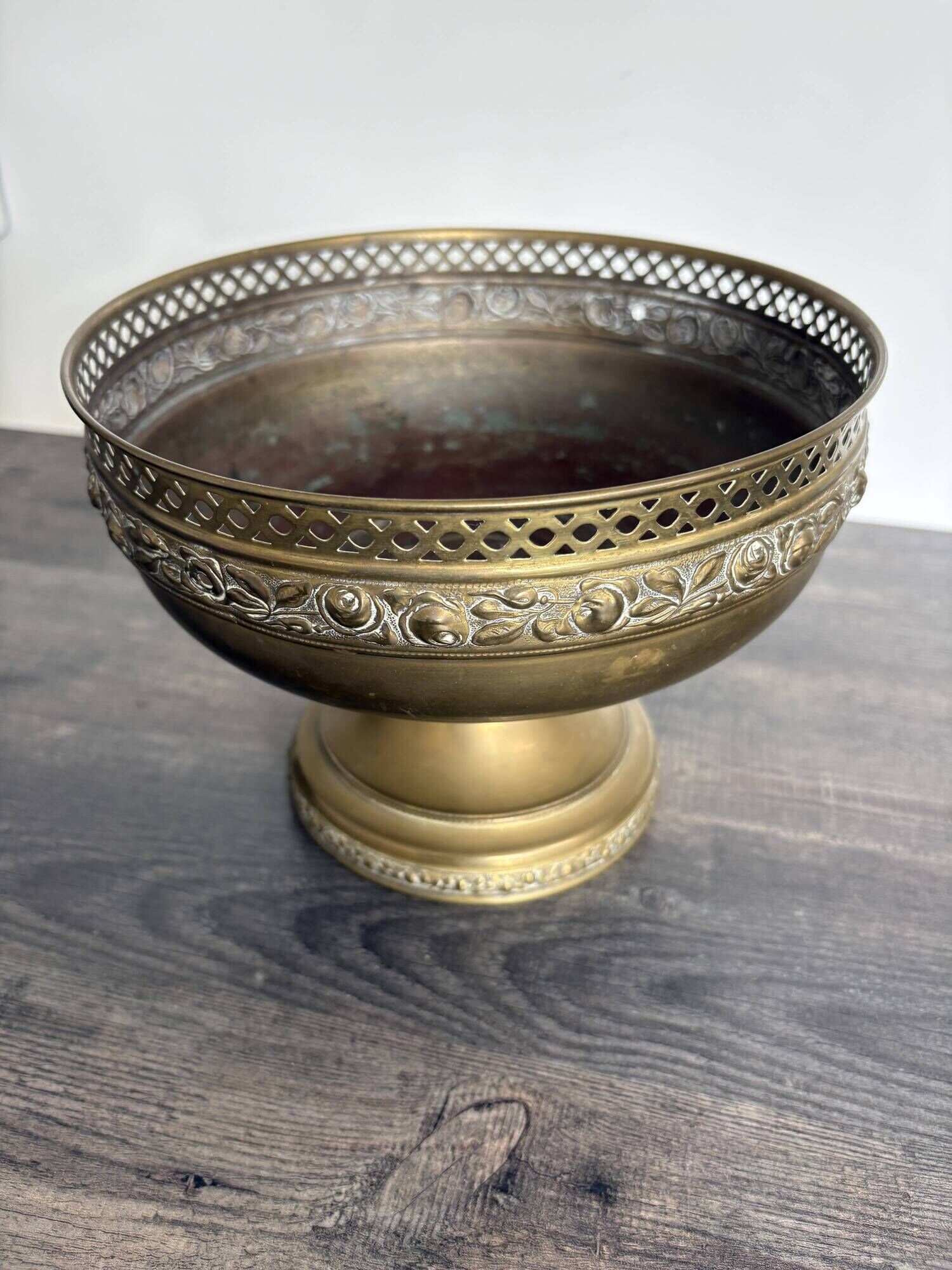 Vintage brass footed bowl, Italian decoration.