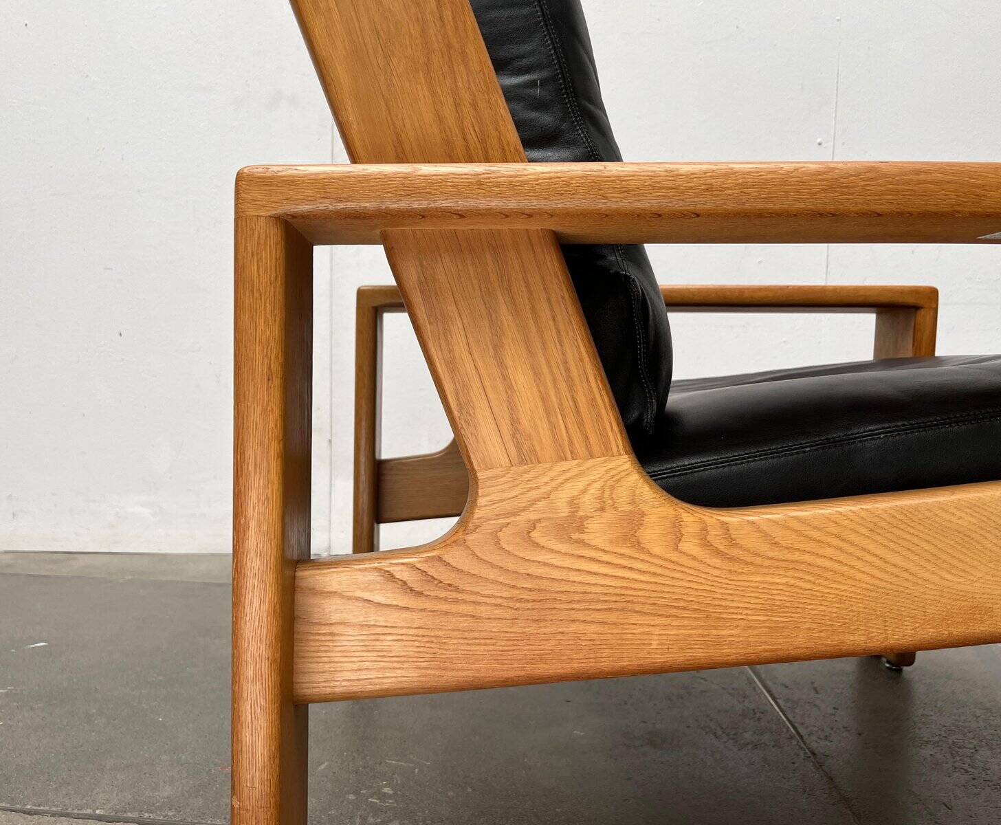 Mid-Century lounge chair model Bonanza with a high back in leather by Esko Pajamies for Asko, Finland, 1960s.