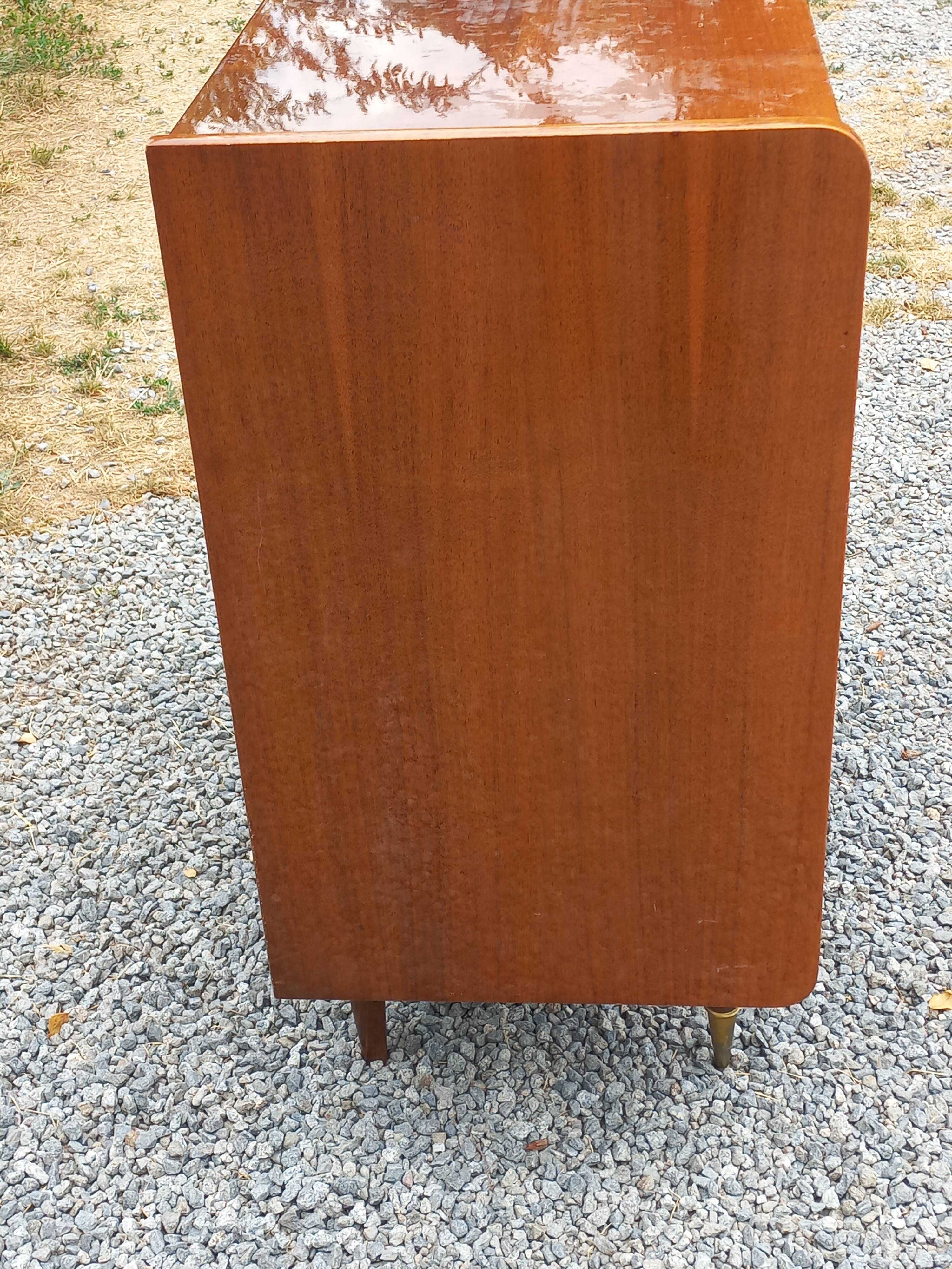 Vintage walnut varnished chest of drawers with 4 drawers from the 1960s.