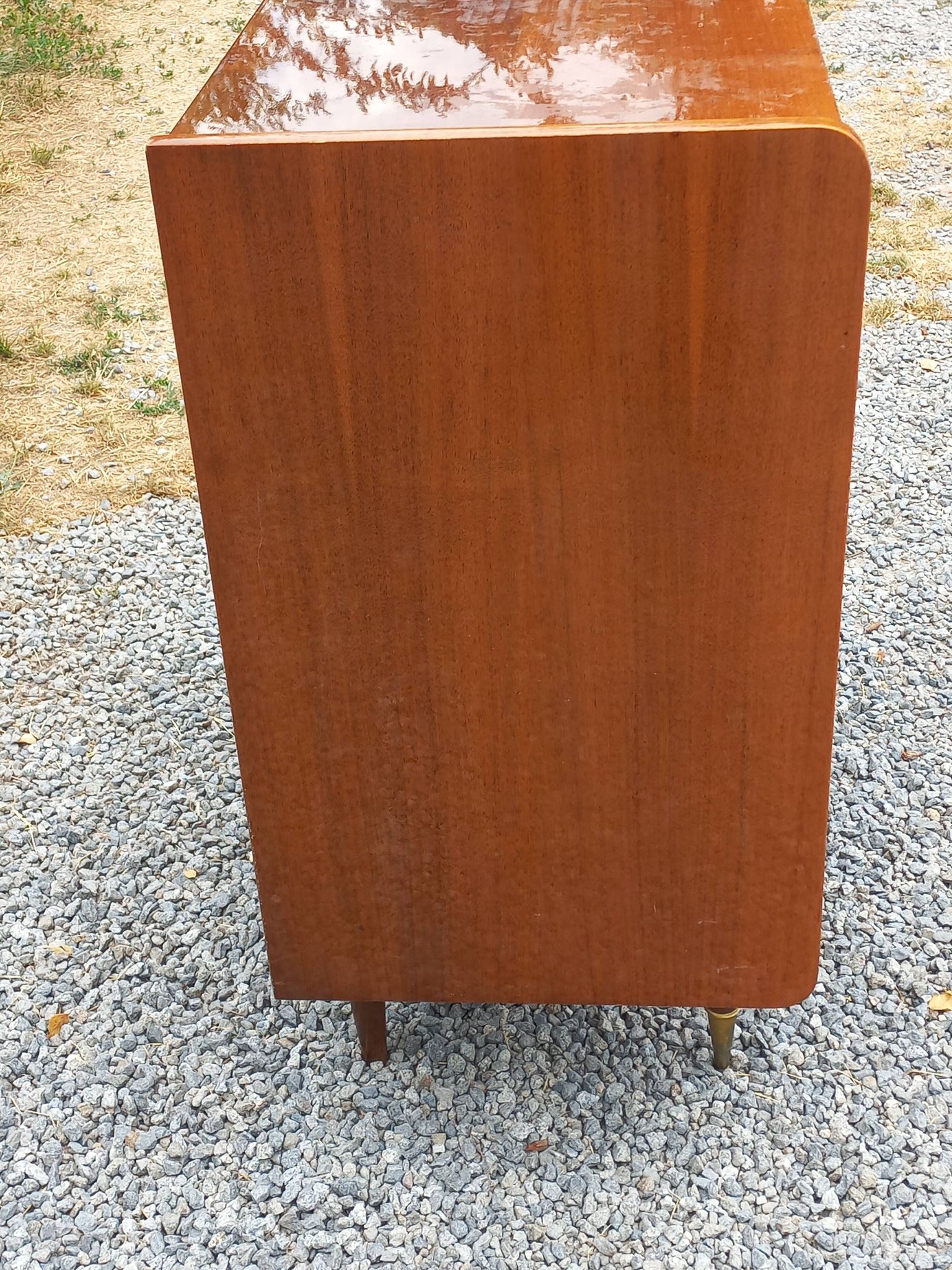 Vintage walnut varnished chest of drawers with 4 drawers from the 1960s.