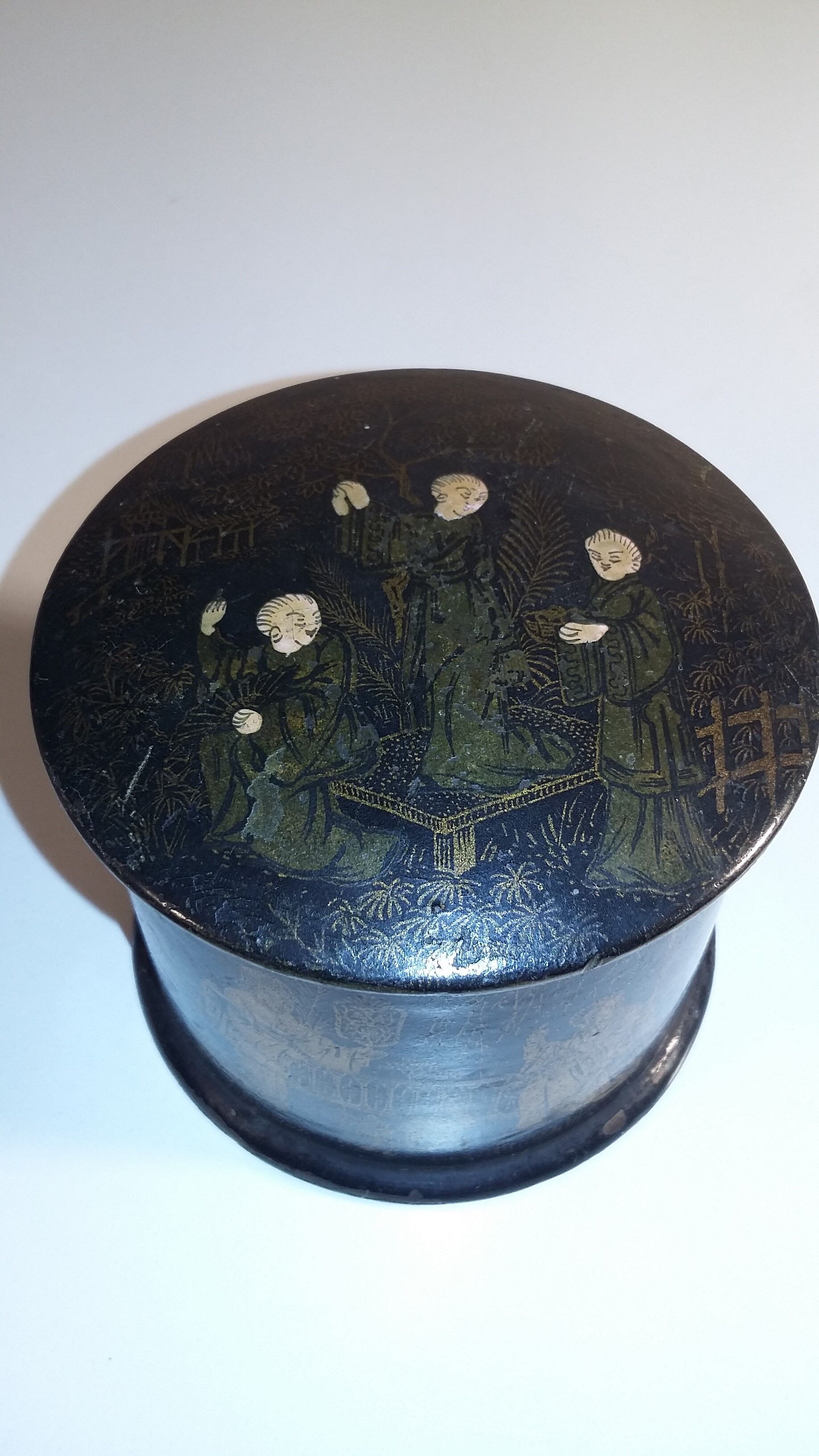 Round Chinese box