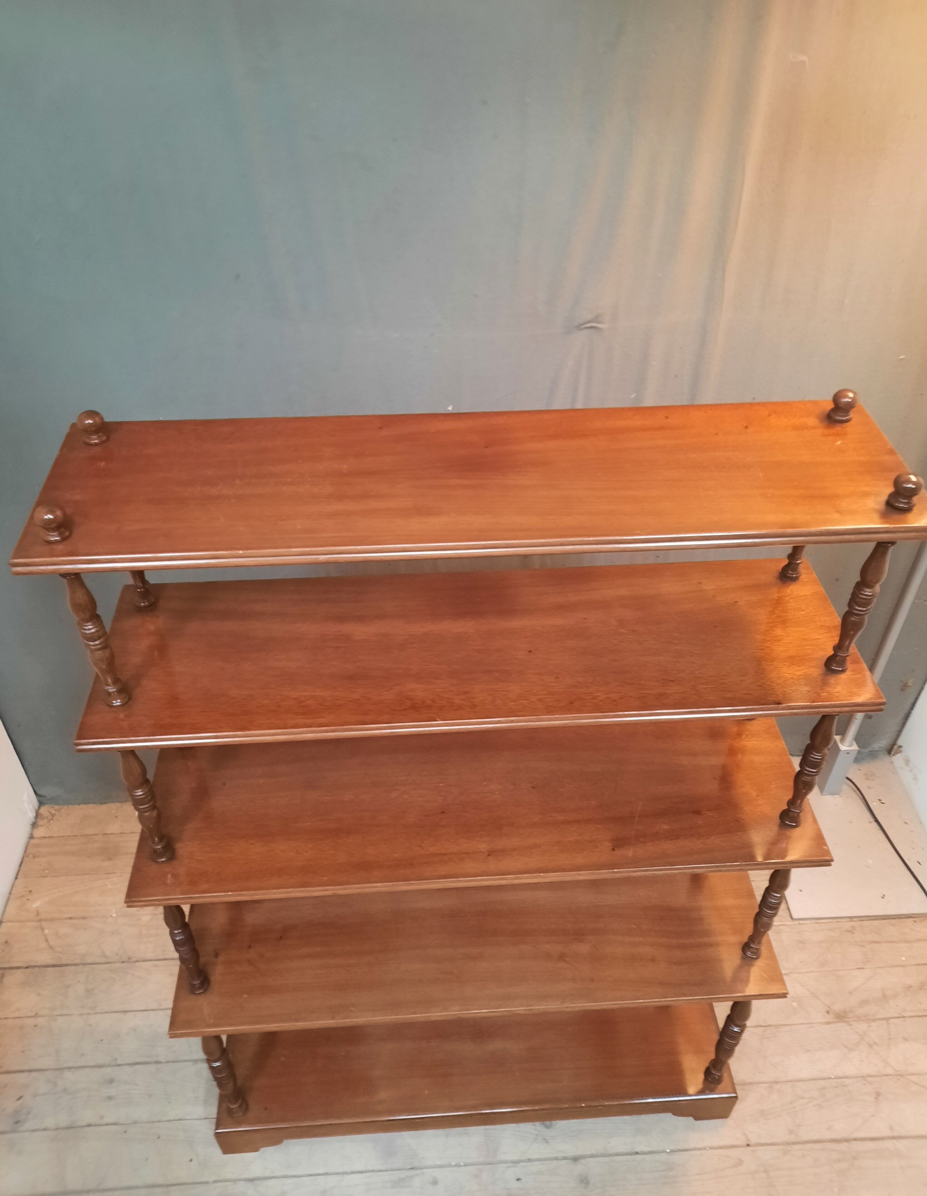 English mahogany etagerd