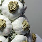 Vintage trompe-l’œil garlic pyramid in glazed ceramic from Manises, Spain.