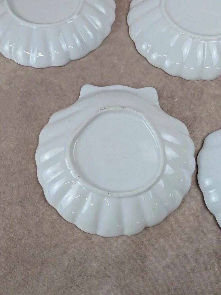Set of 8 scallop shell plates