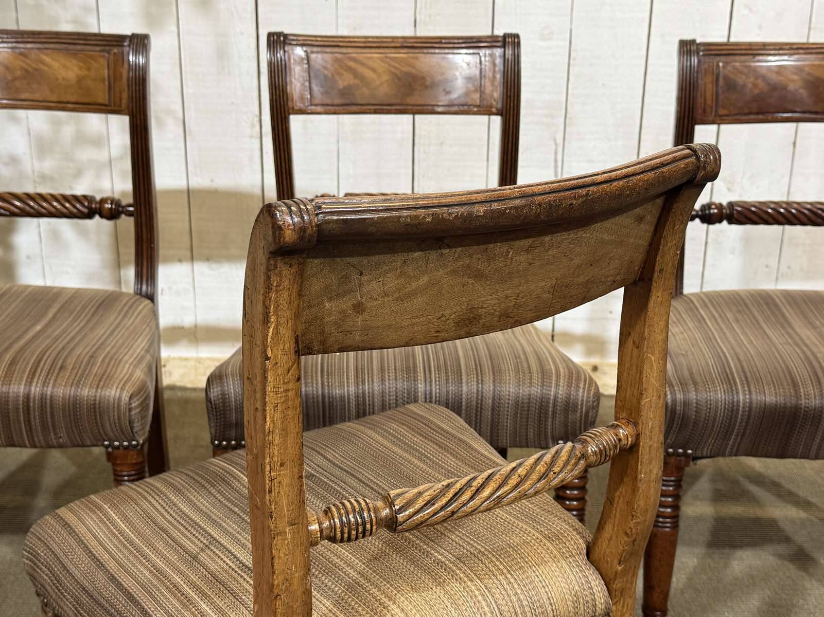 Série de 4 chaises + 2 fauteuils anglais en acajou fin XIXème