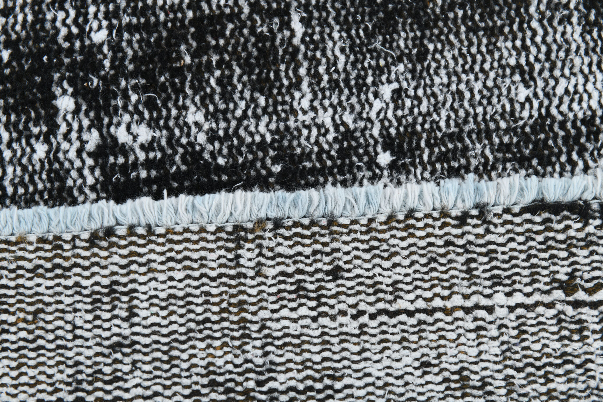 Handknotted wool rug, 284x172cm