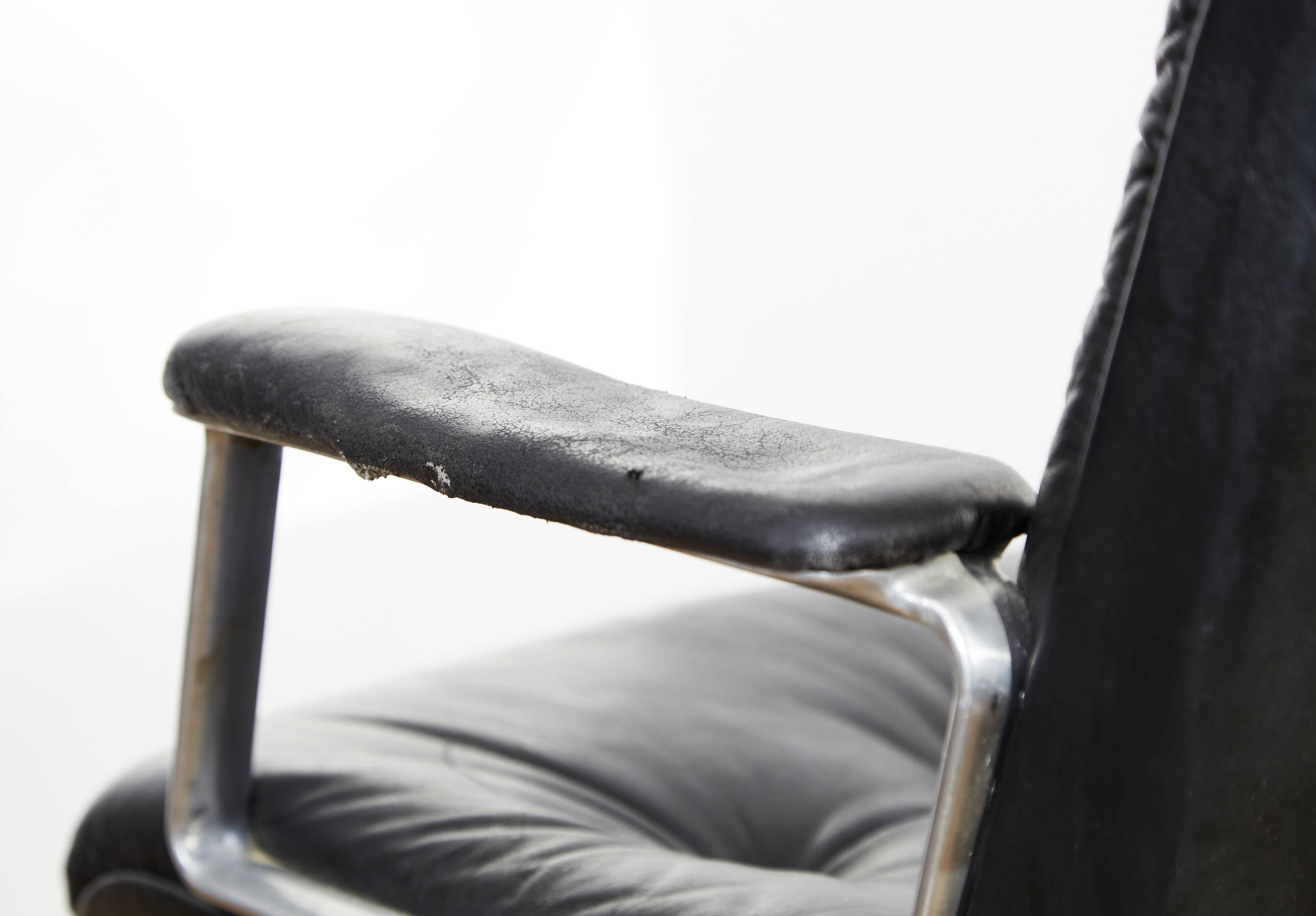 Oswaldo Borsani swivel Chair P125 for Tecno Milano