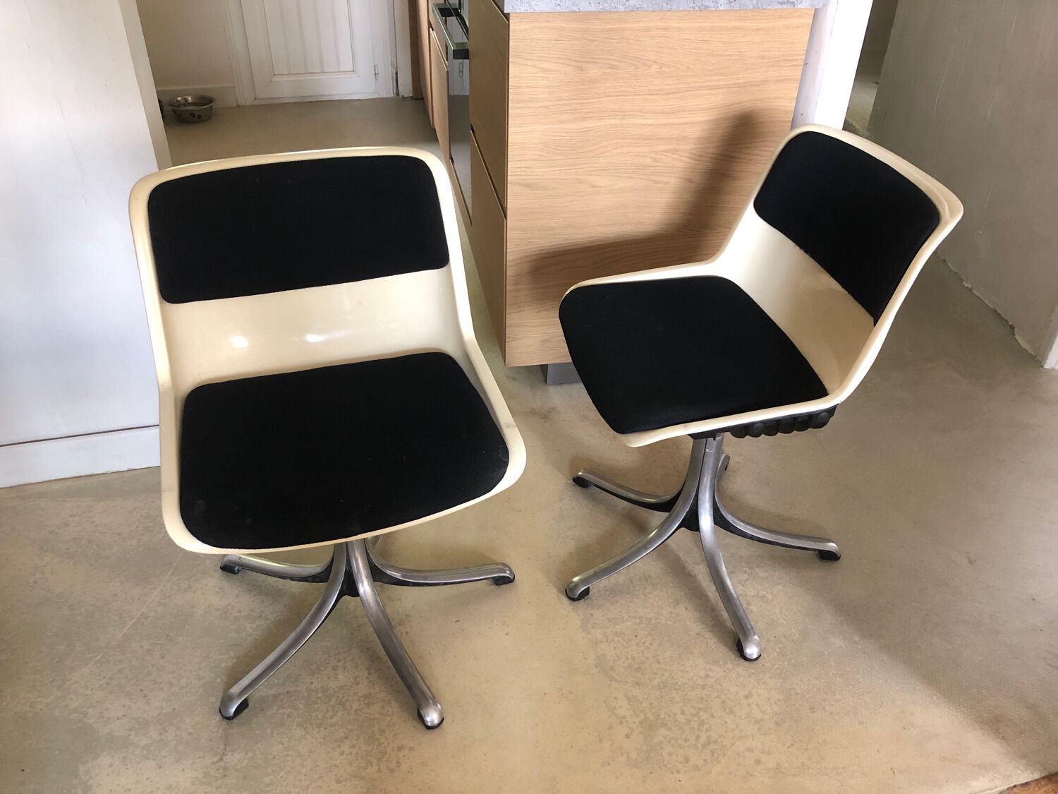 Pair of Modus swivel chairs by Osvaldo Borsani