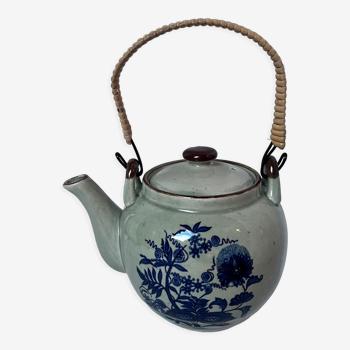 The stoneware teapot