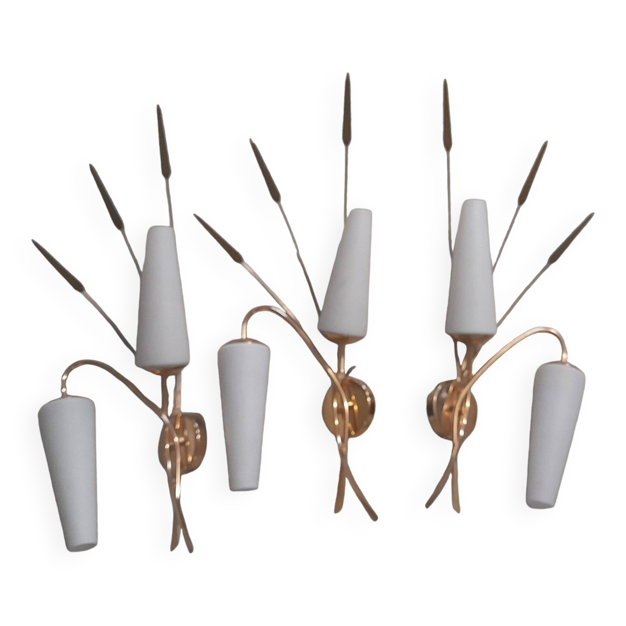 3 appliques vintage de Maison Lunel, 1950s en laiton avec opalines