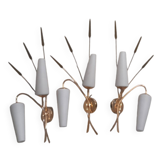 3 appliques vintage de Maison Lunel, 1950s en laiton avec opalines