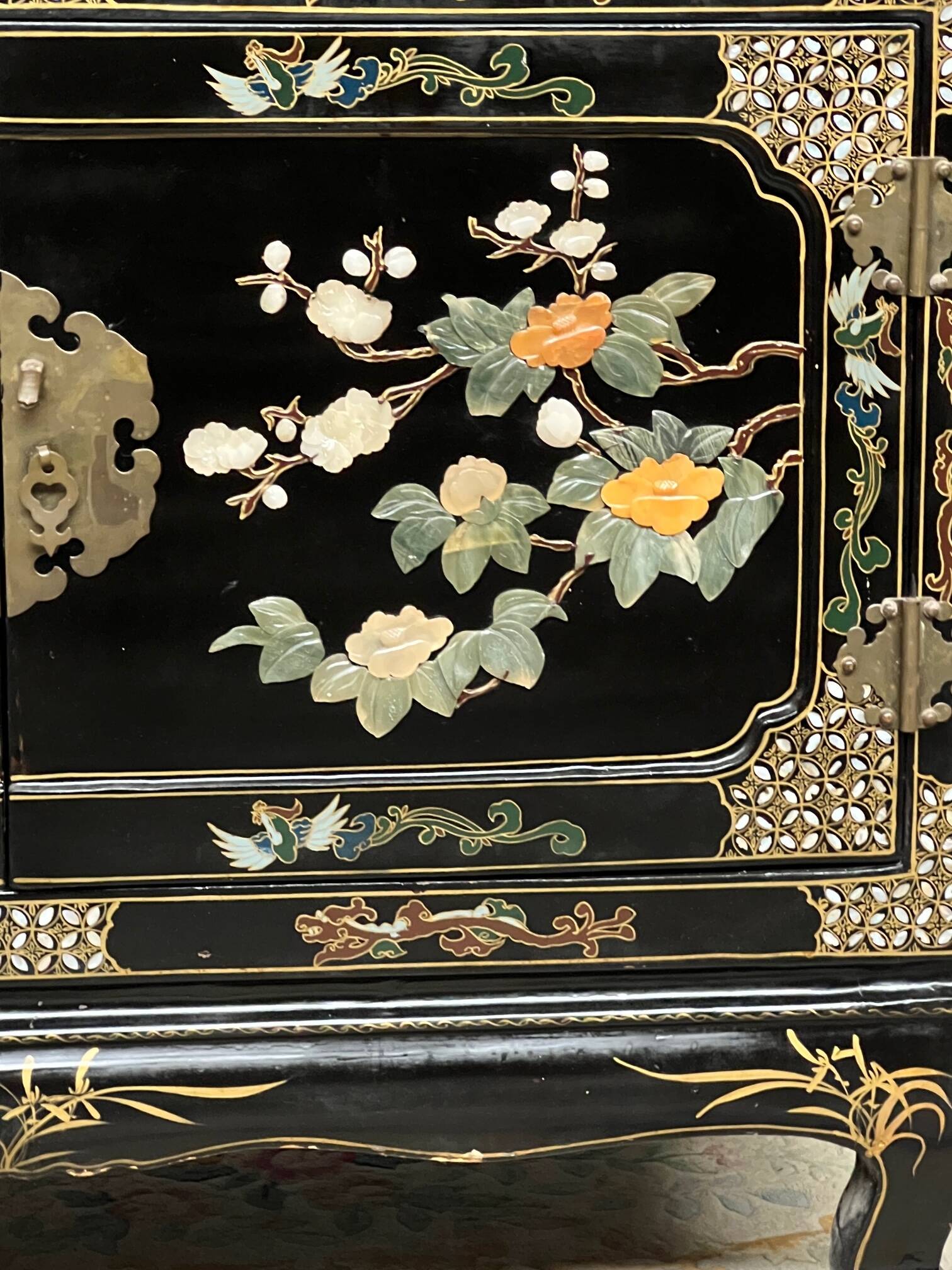 Chinoiserie style furniture. Mother-of-pearl, steatite, jade marquetry.