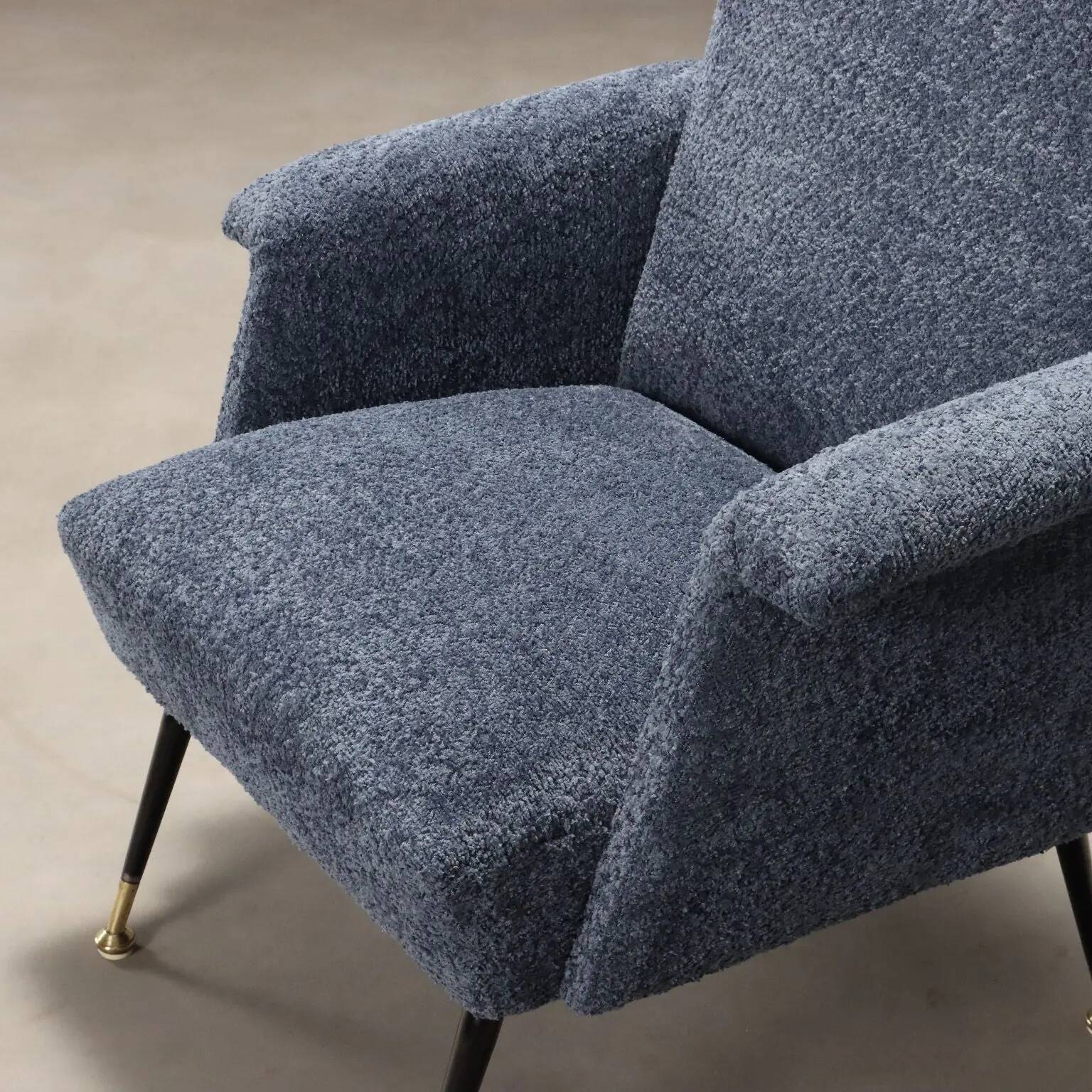 Fauteuil vintage en tissu et métal avec embouts en laiton, Italie, années 1960
