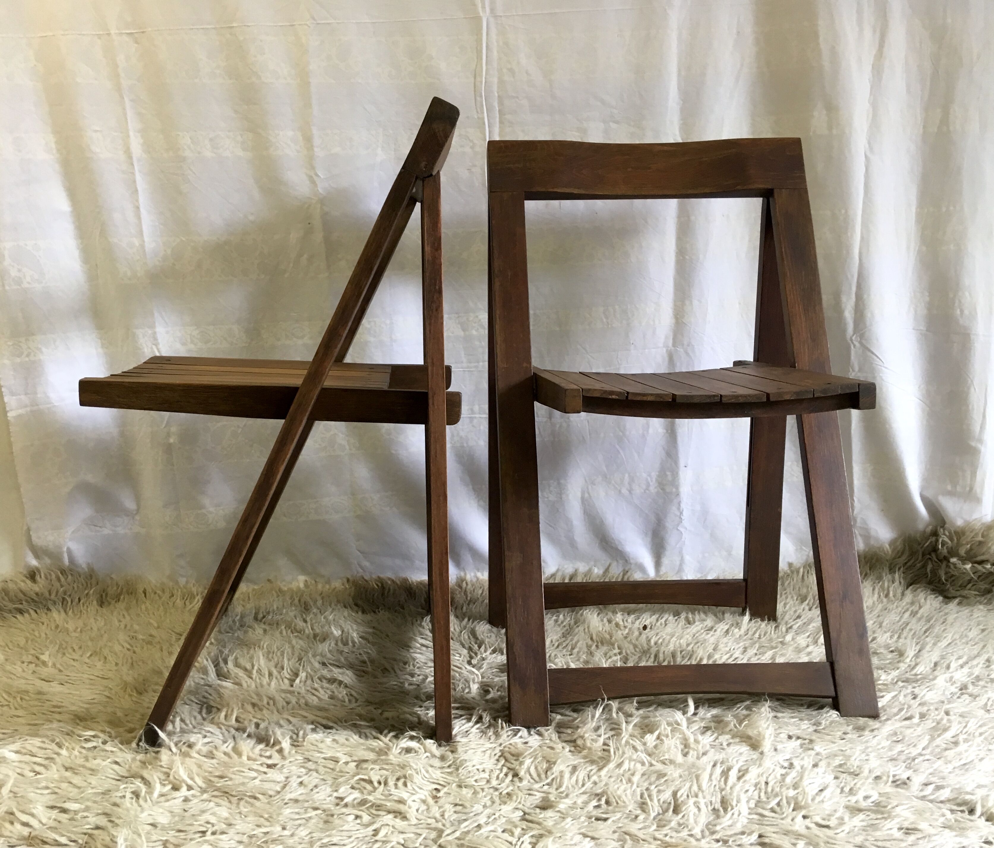 Duo of folding chairs 60s