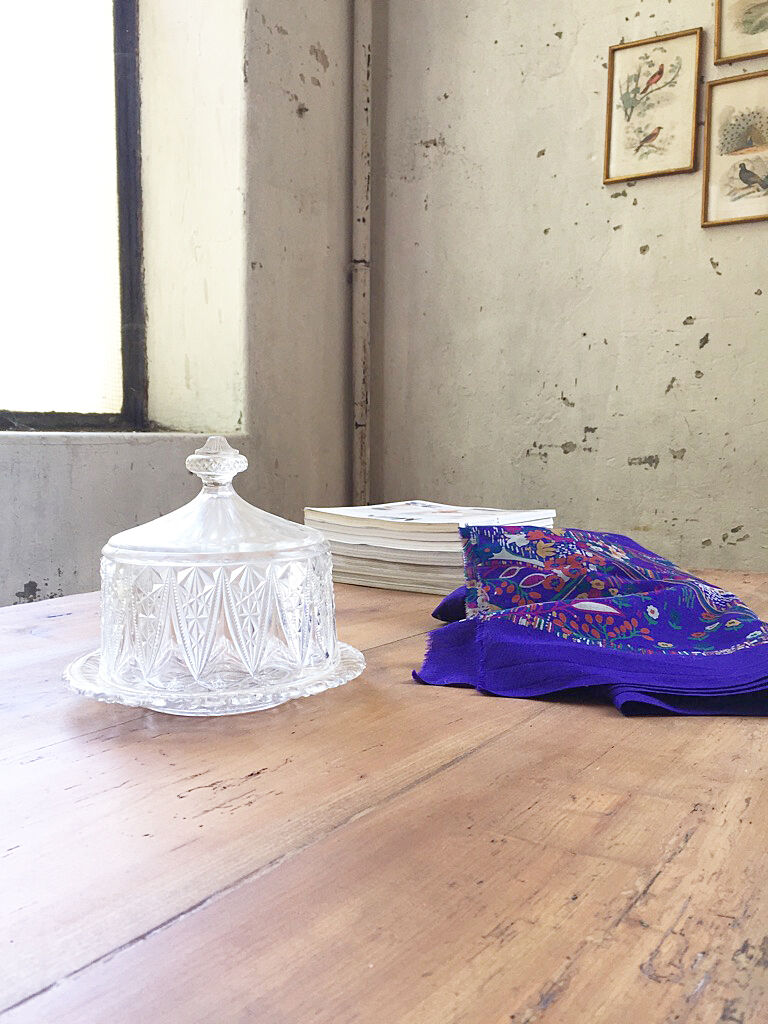 Presentation dish for cakes