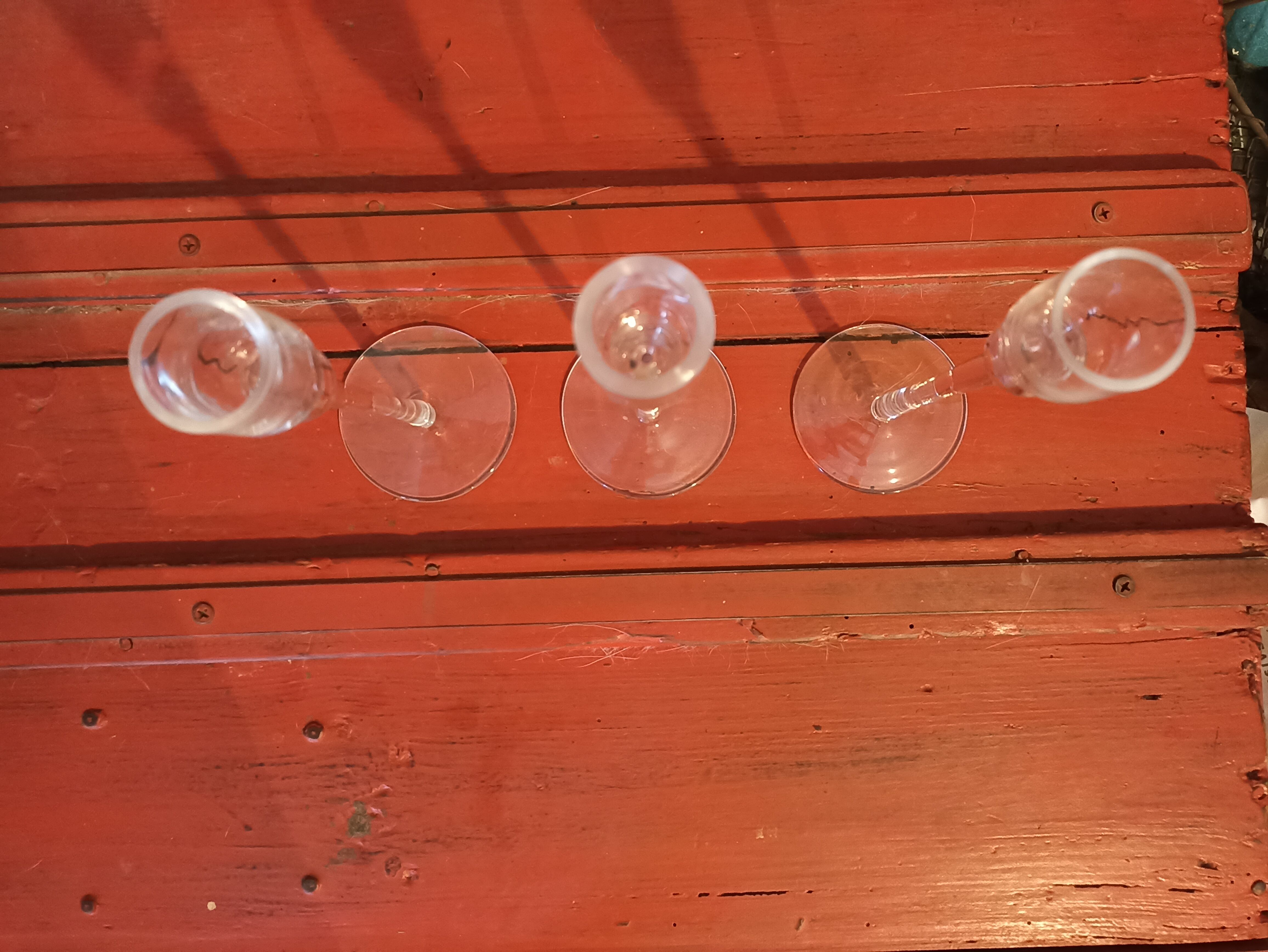 Trio de bougeoirs en verre