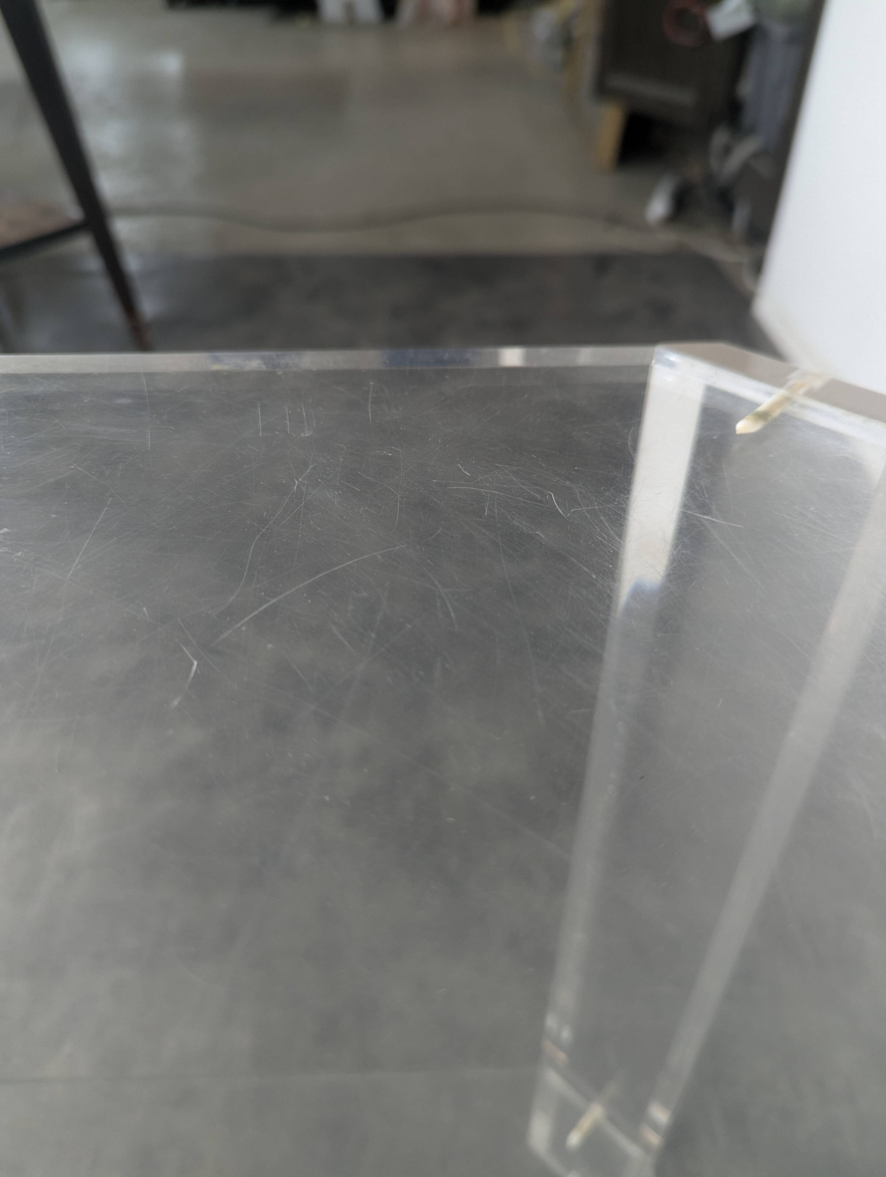 Rolling dessert trolley in plexiglass David Lange